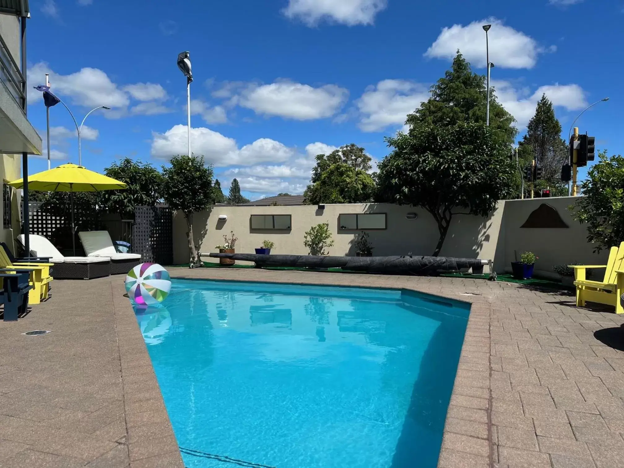 Swimming Pool in Academy Motor Inn