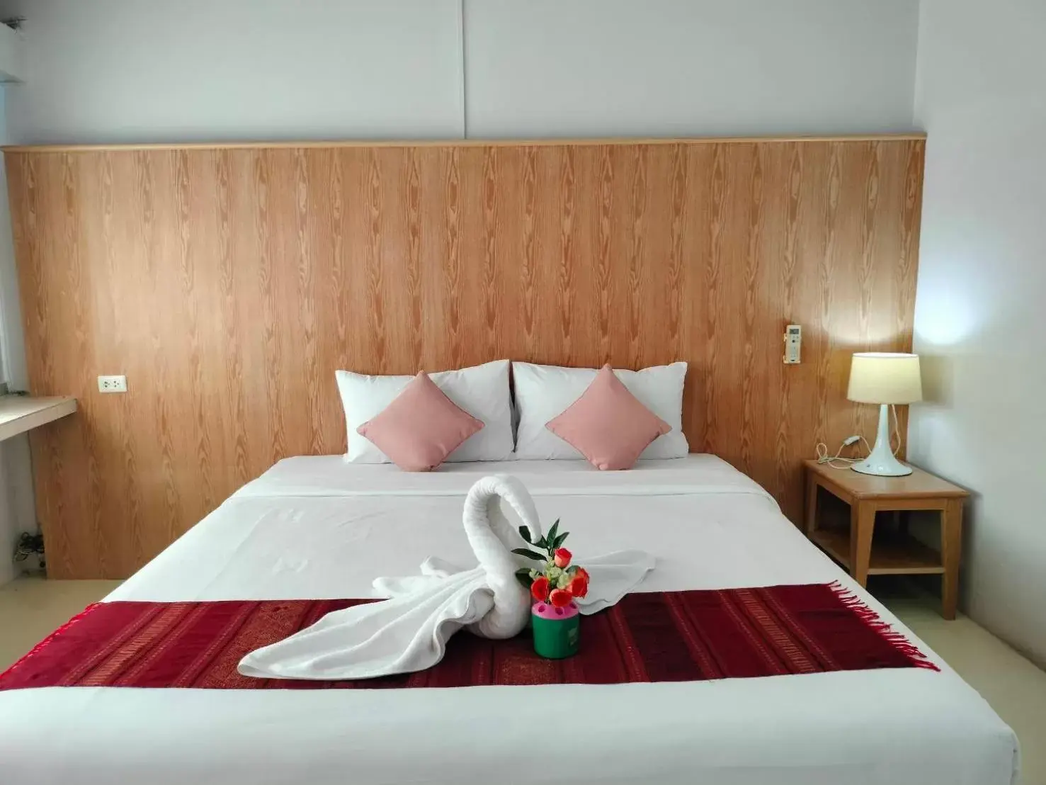 Bedroom, Bed in S2S Queen Trang Hotel
