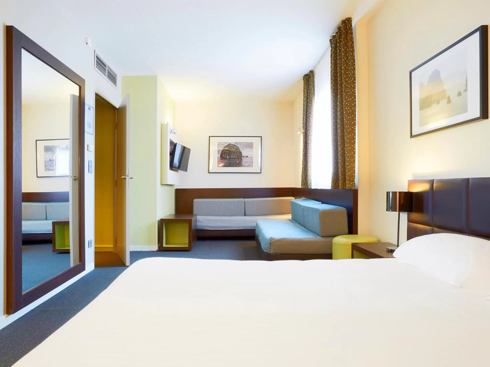 Photo of the whole room, Bed in Kyriad Hôtel Orly Aéroport - Athis Mons