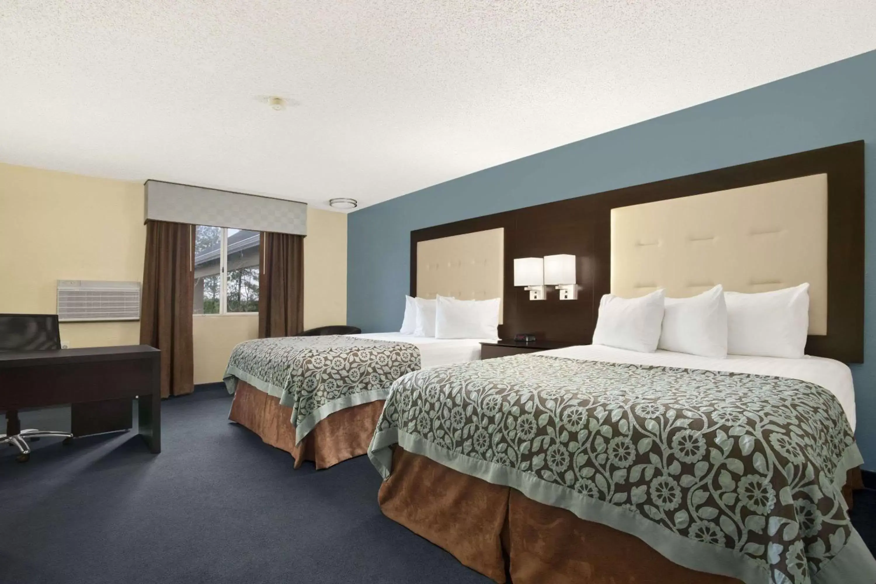 Photo of the whole room, Bed in Days Inn by Wyndham Williams