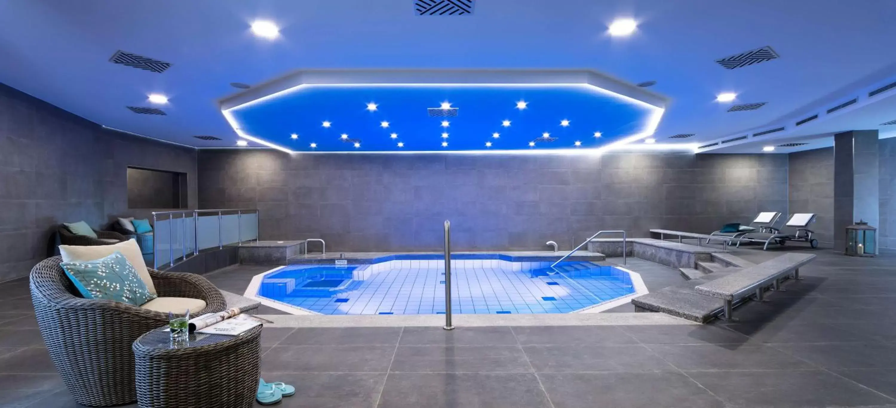 Spa and wellness centre/facilities, Swimming Pool in Dorint Hotel Dresden