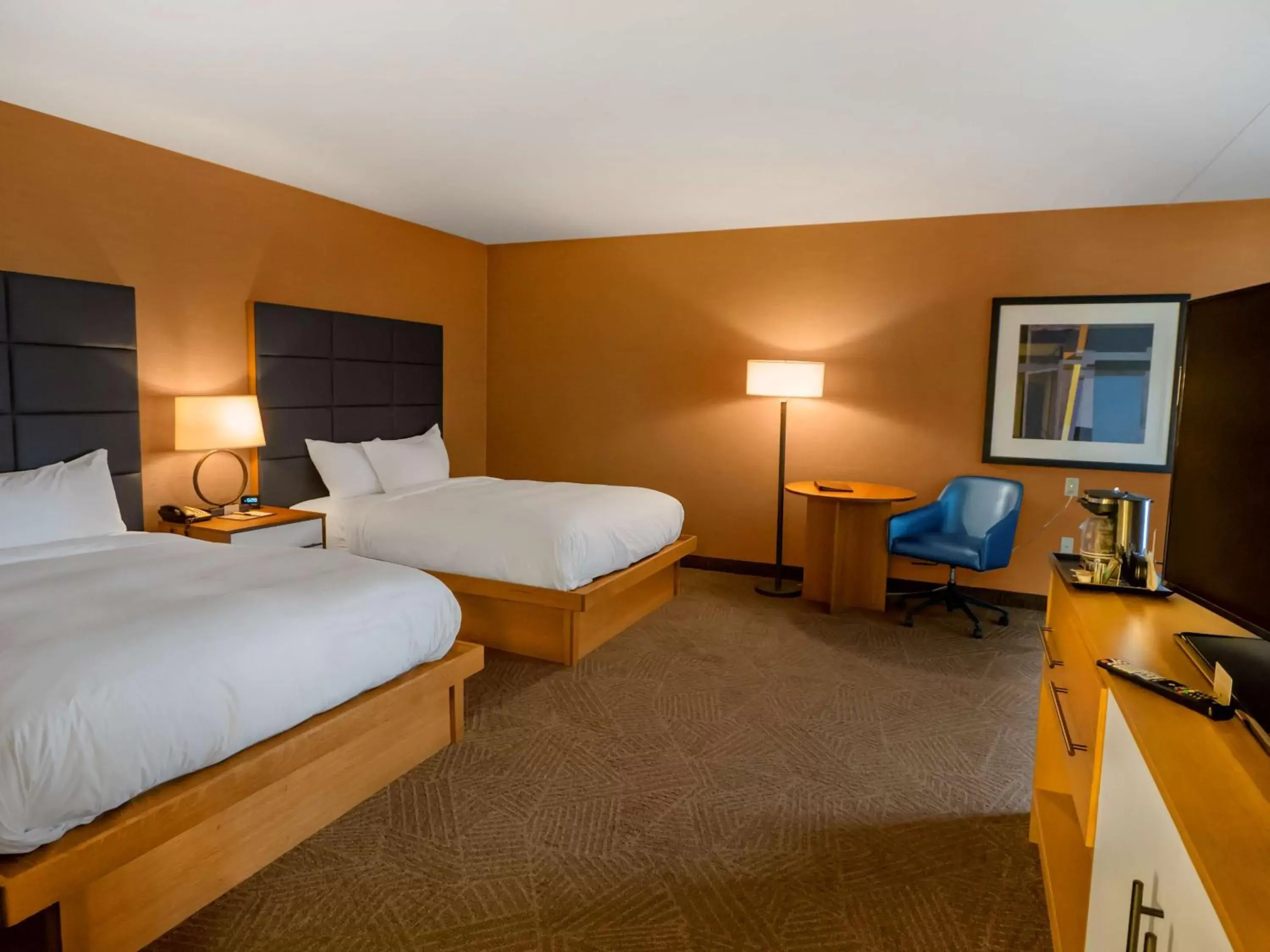 Bedroom, Bed in DoubleTree by Hilton Hotel Niagara Falls New York