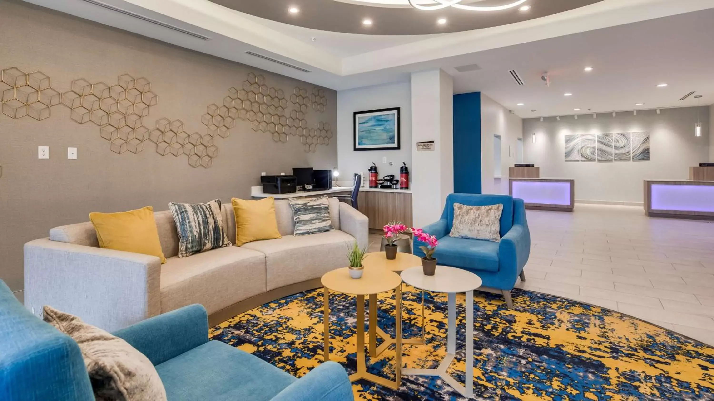 Lobby or reception in Best Western Plus Mid County