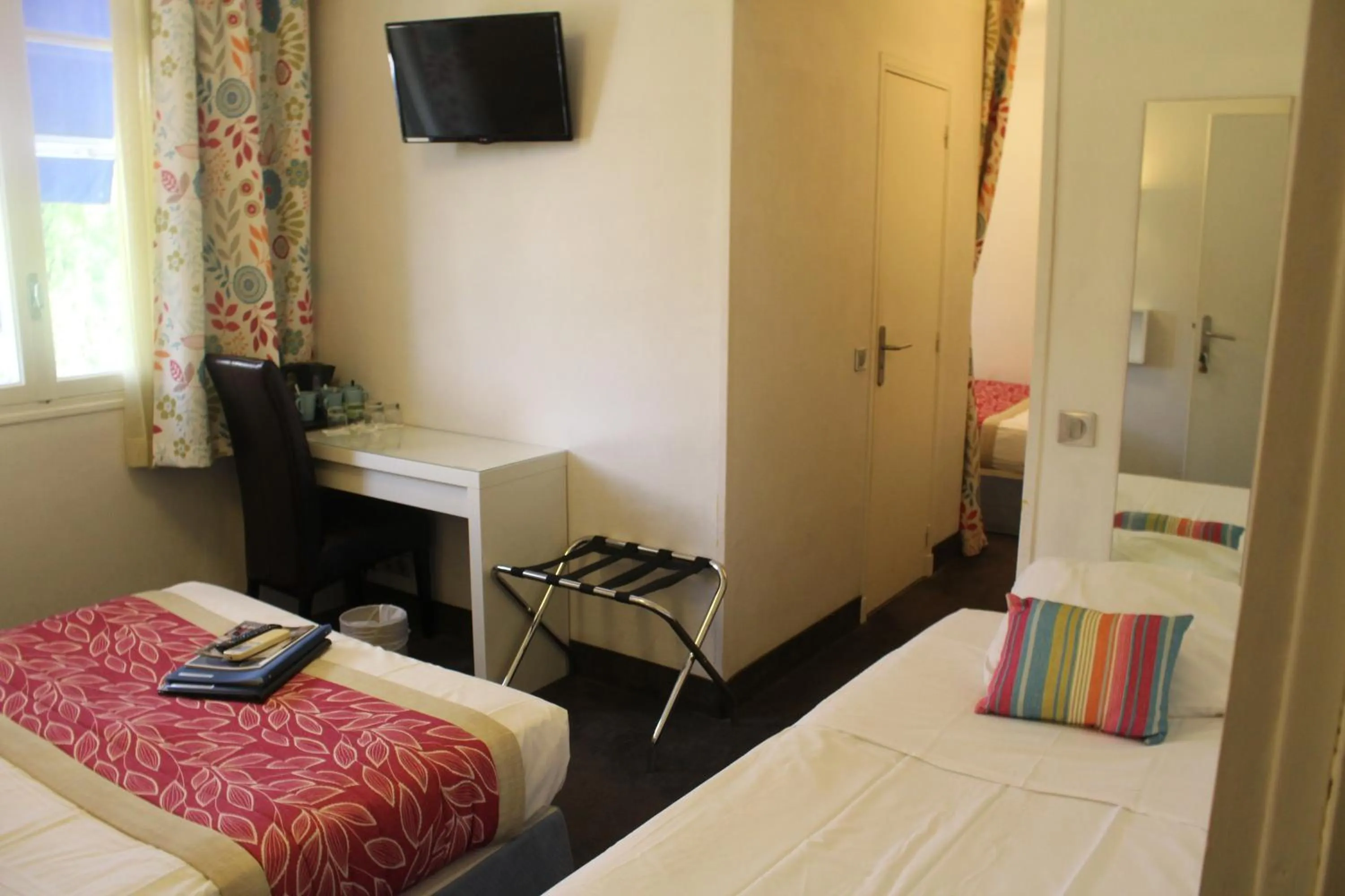 Photo of the whole room in Hotel Cayrons Vence & St Paul de Vence