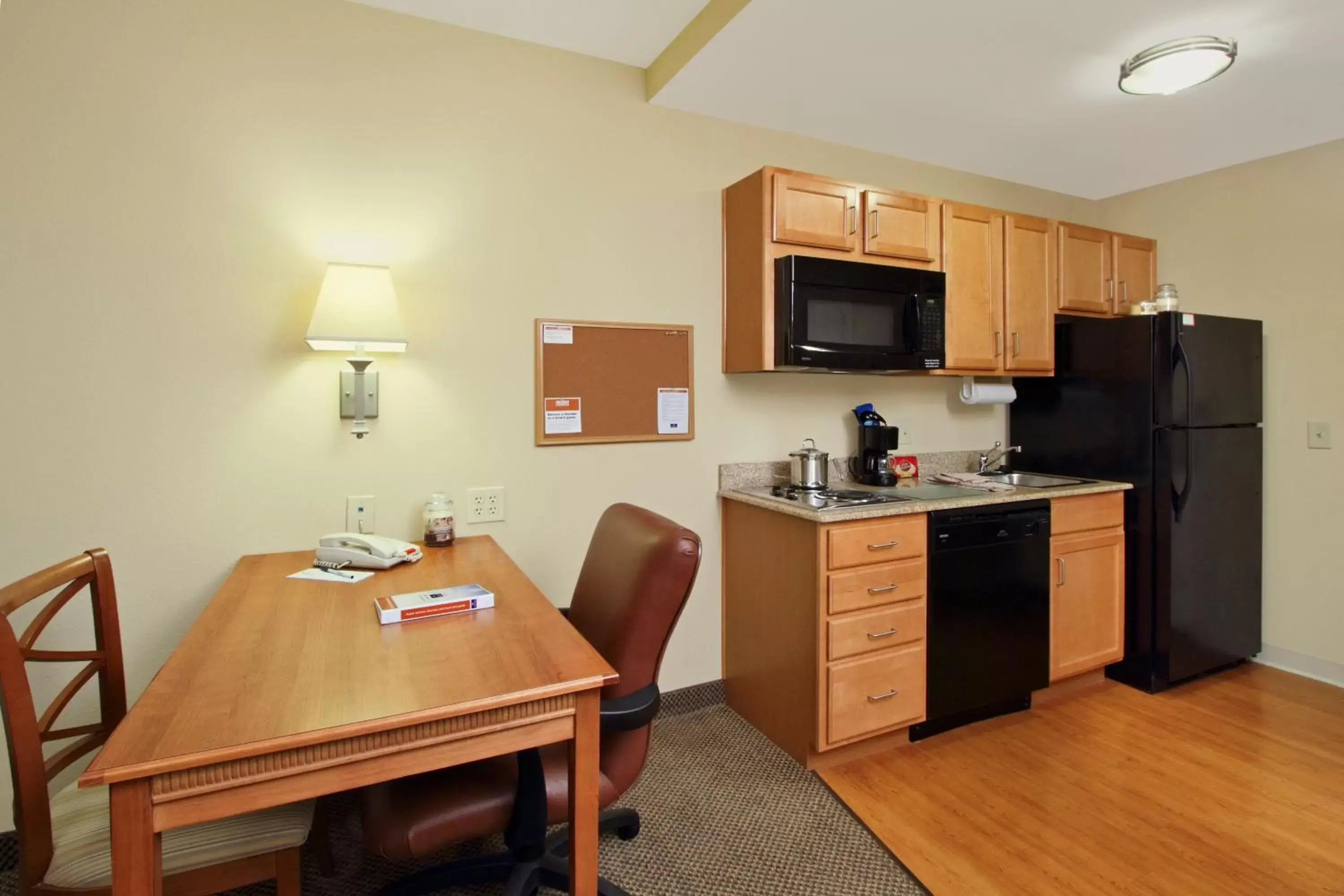 Photo of the whole room, Dining Area in Candlewood Suites Norfolk Airport, an IHG Hotel