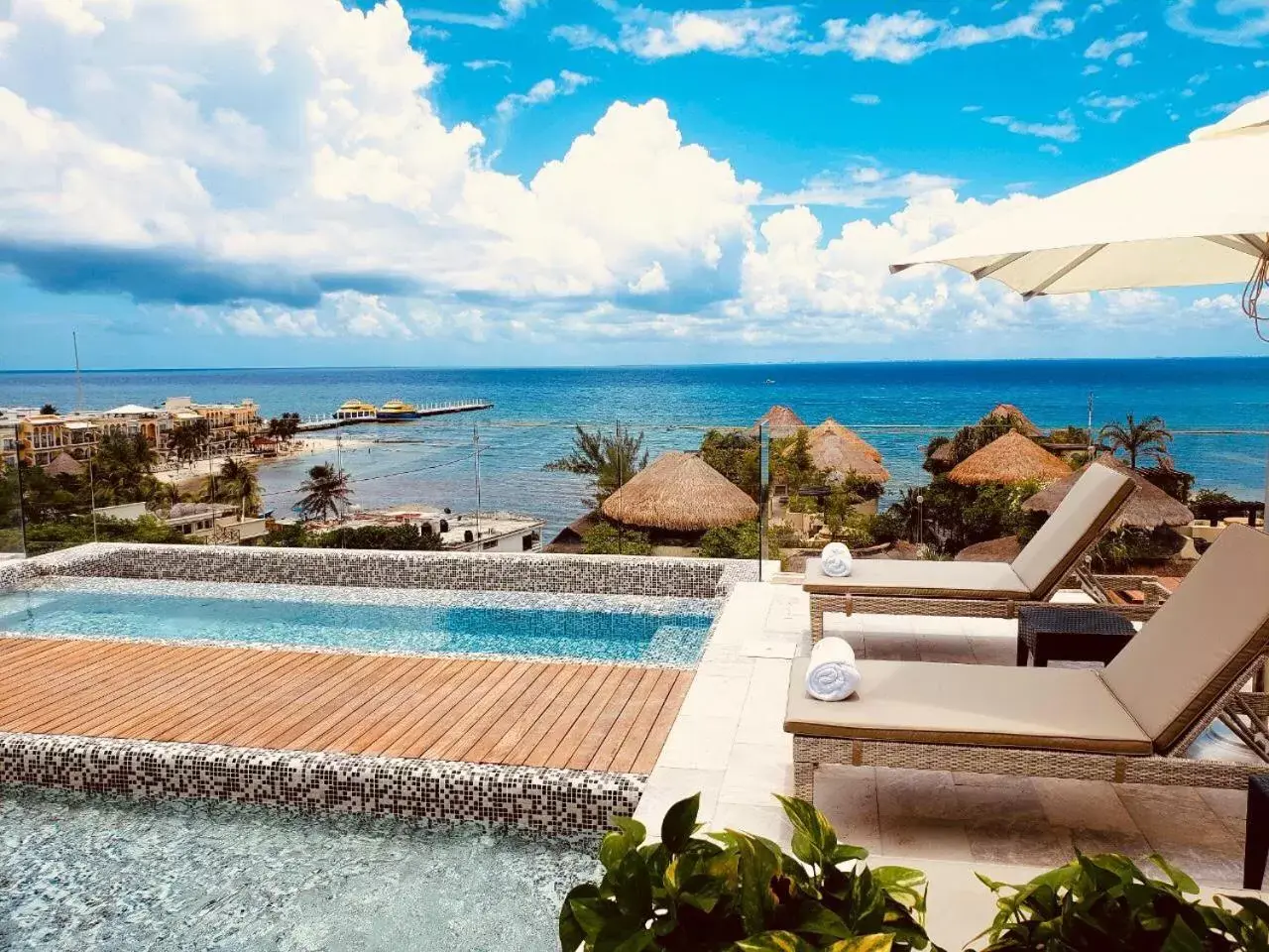 Pool view, Swimming Pool in Singular Joy Downtown Residences