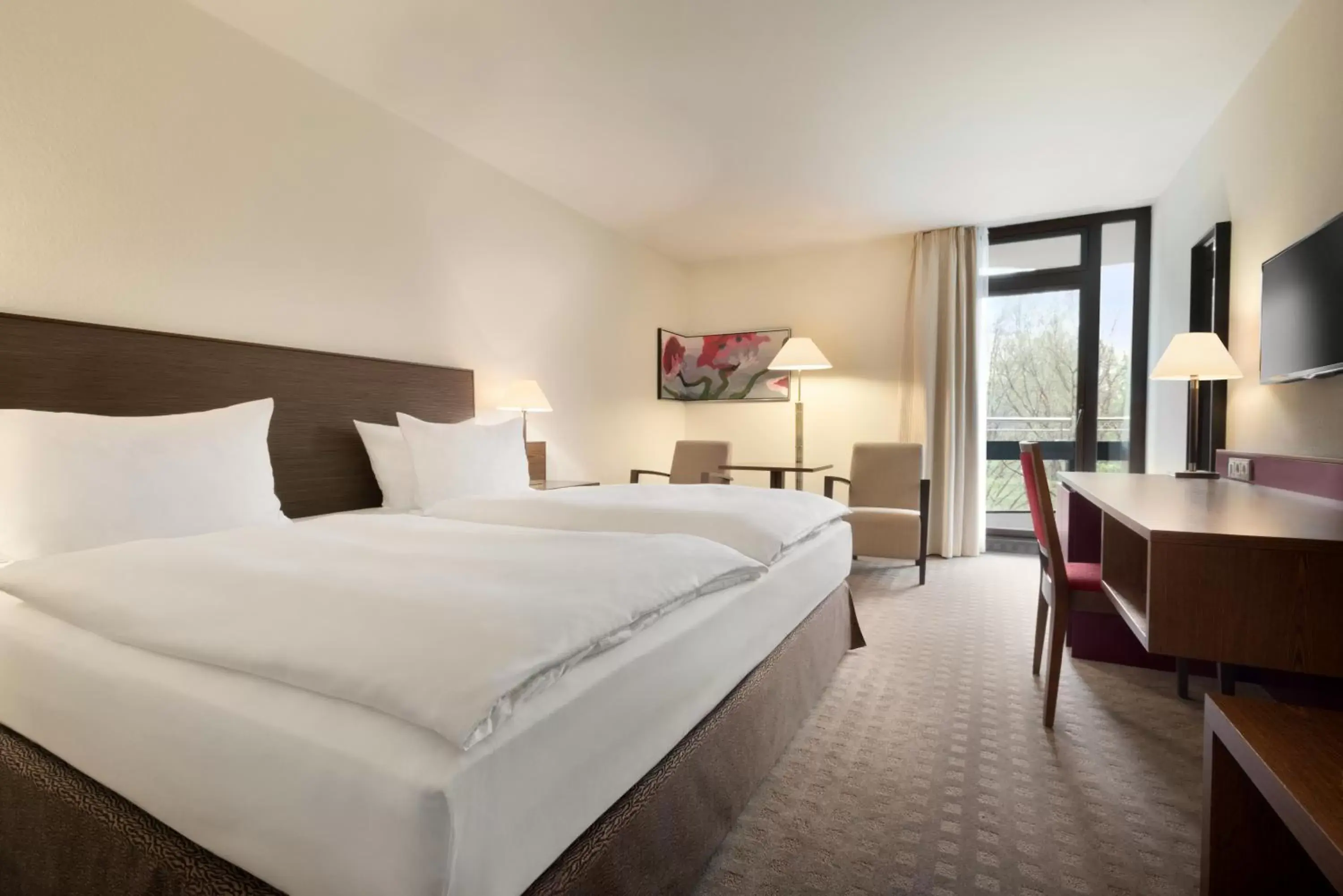 Day, Bed in Ramada Nuernberg Parkhotel