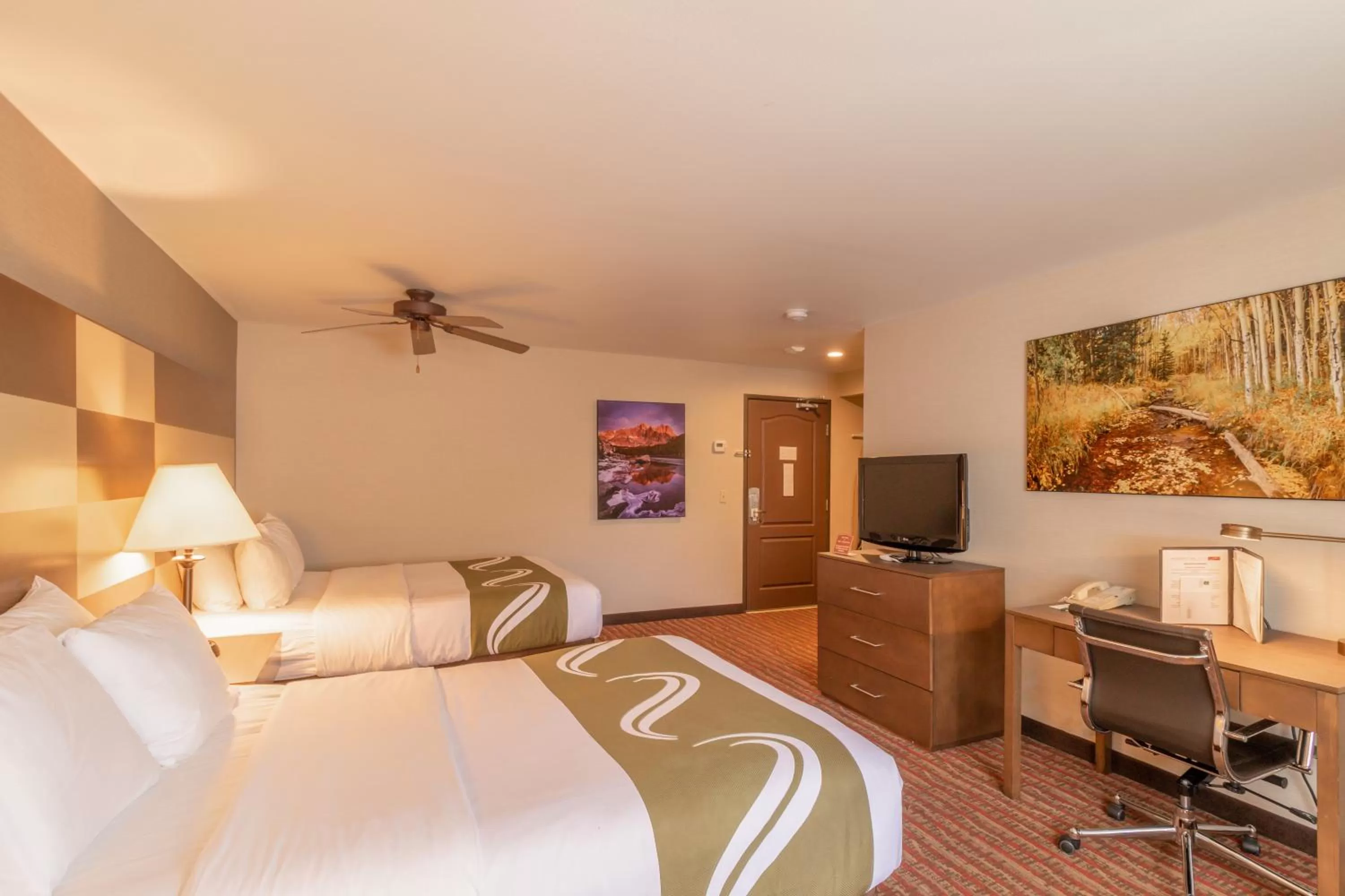 TV and multimedia, Bed in Quality Inn near Rocky Mountain National Park