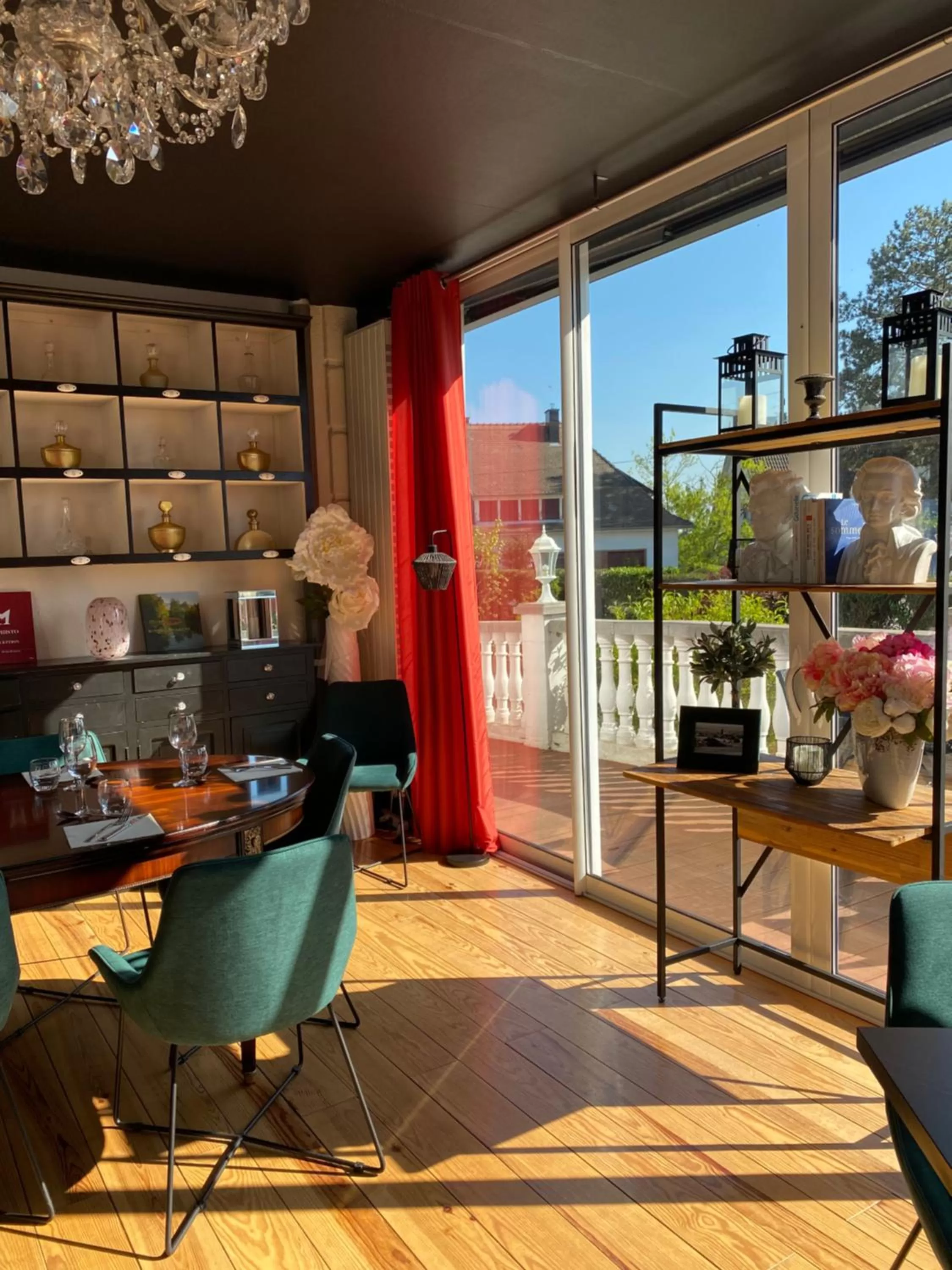 Dining area in LA VILLA Hôtel-Restaurant