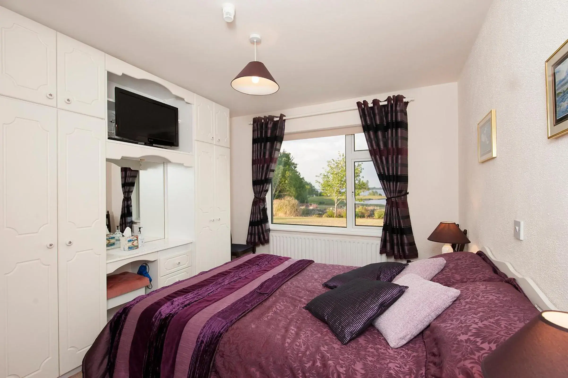 Shower, Bed in The Waterfront House Country Home