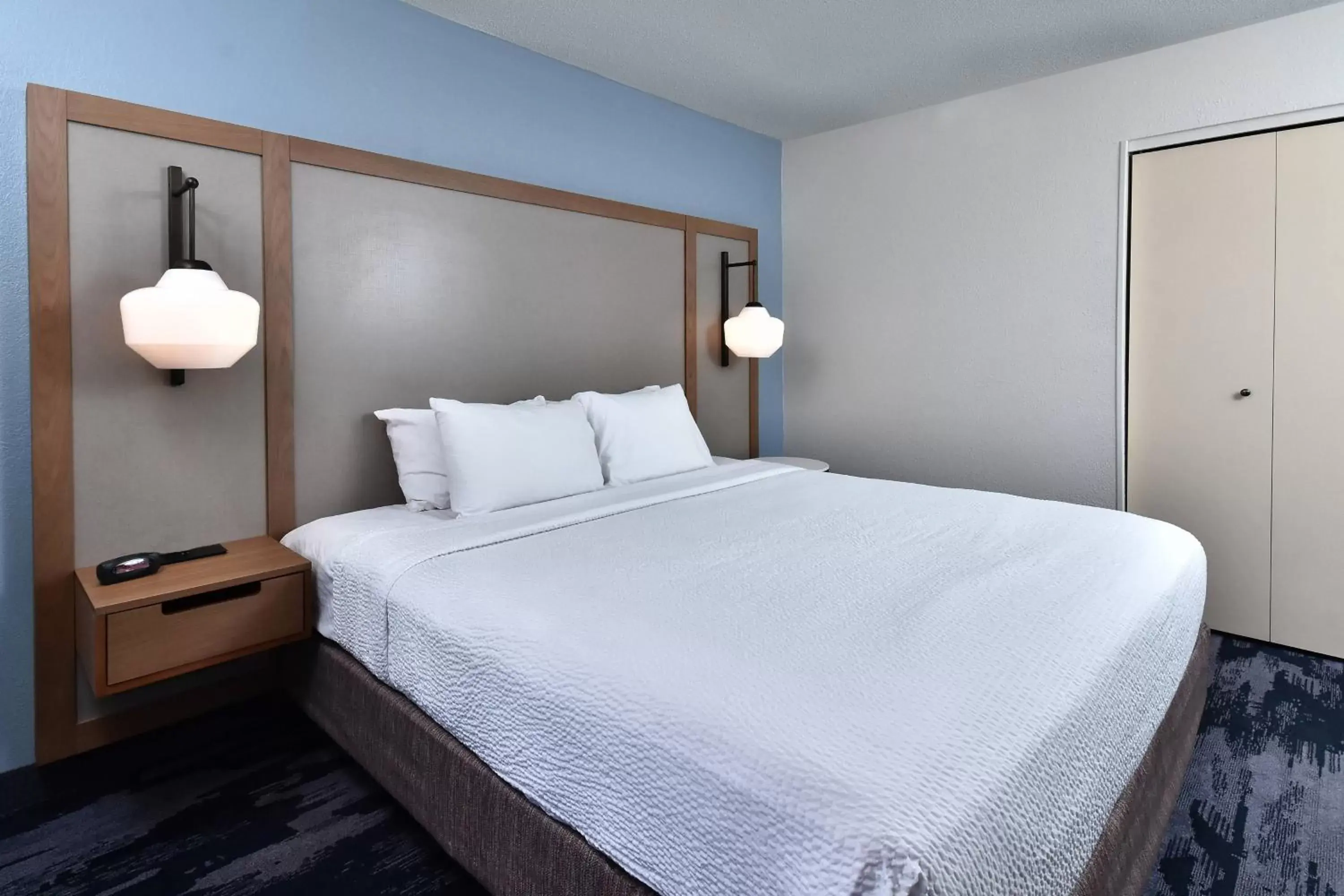 Photo of the whole room, Bed in Fairfield Inn & Suites by Marriott Richmond Innsbrook