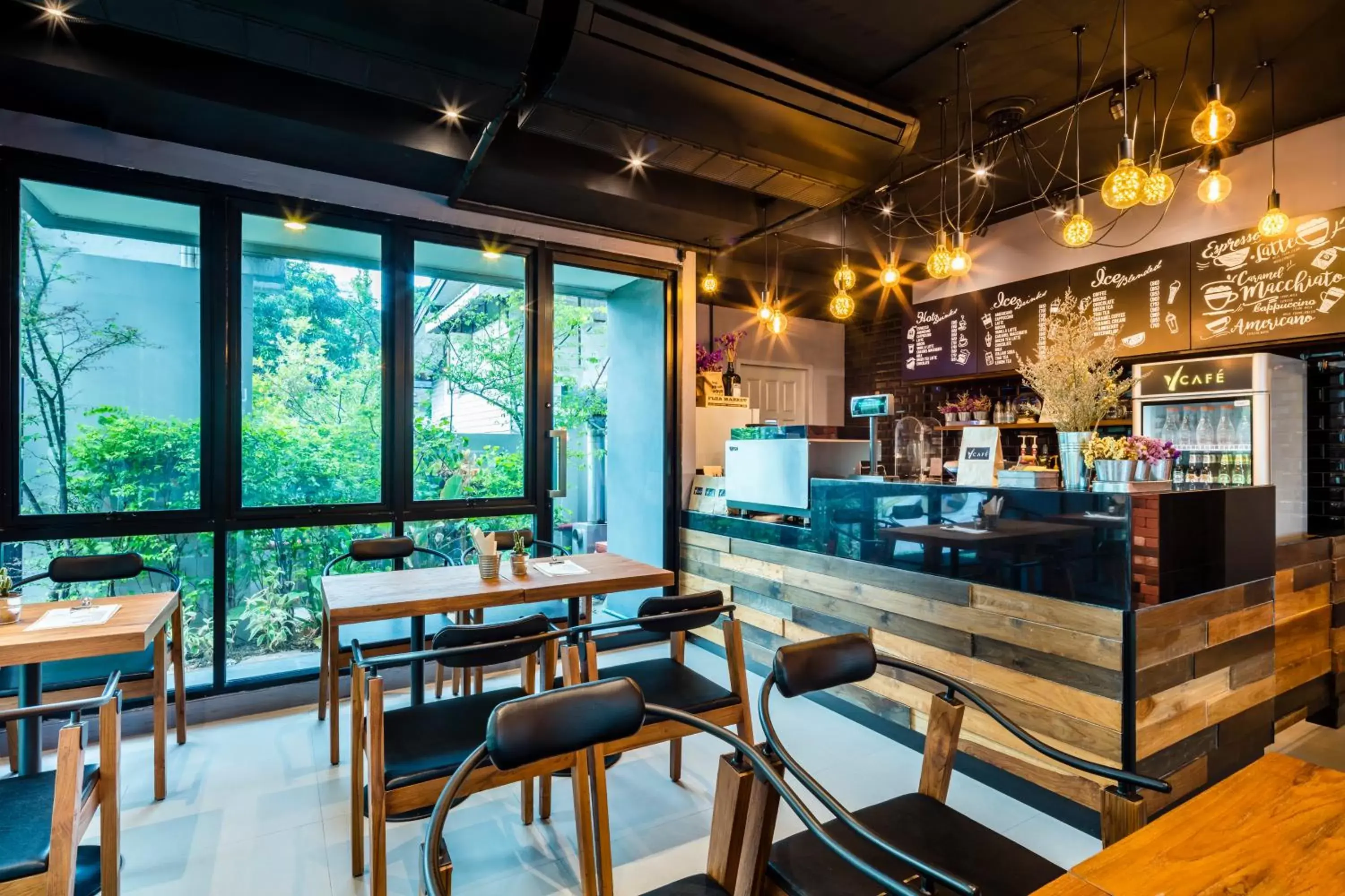 Restaurant/places to eat, Lounge/Bar in Livotel Hotel Lat Phrao Bangkok