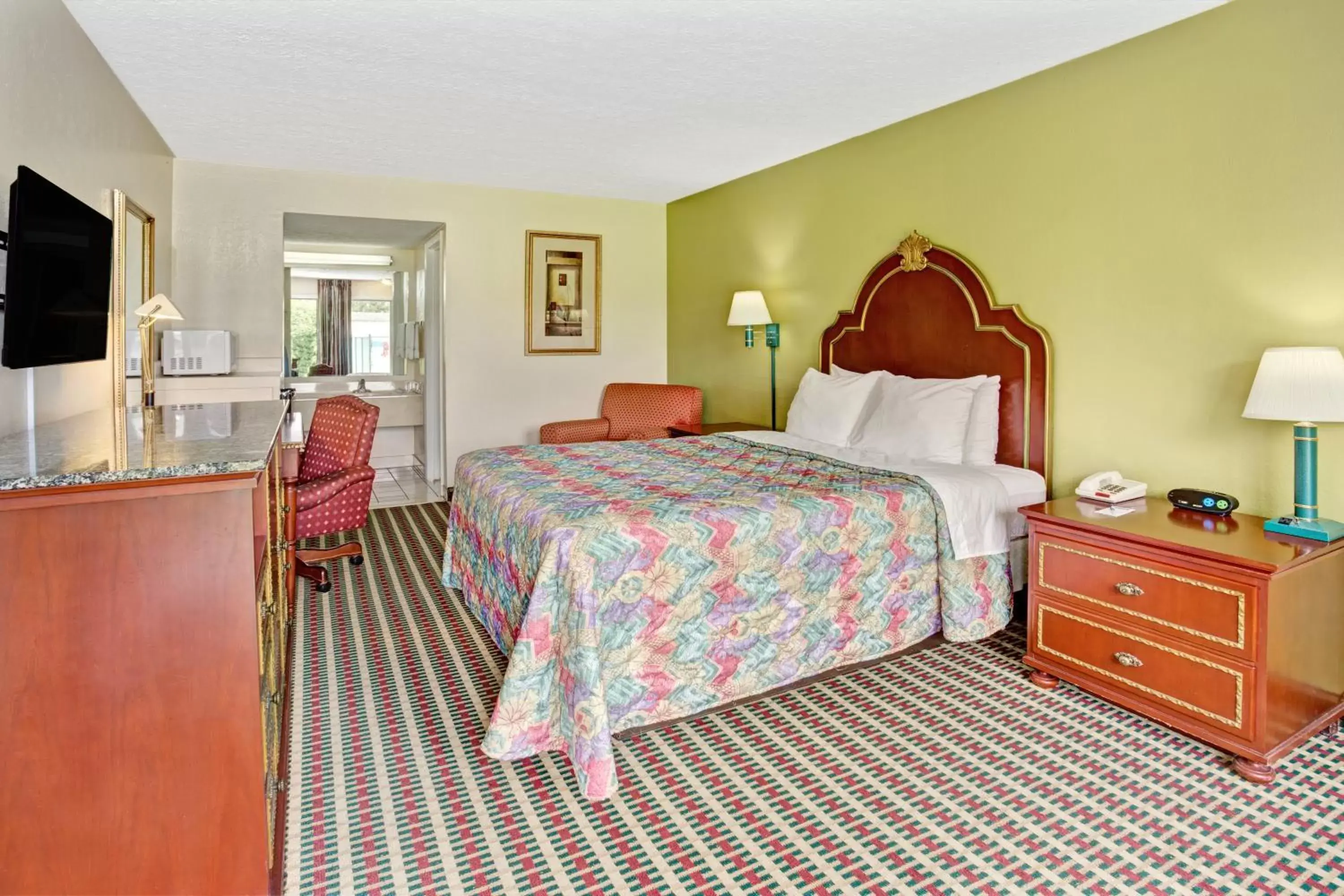 Photo of the whole room, Bed in Travelodge by Wyndham Sellersburg