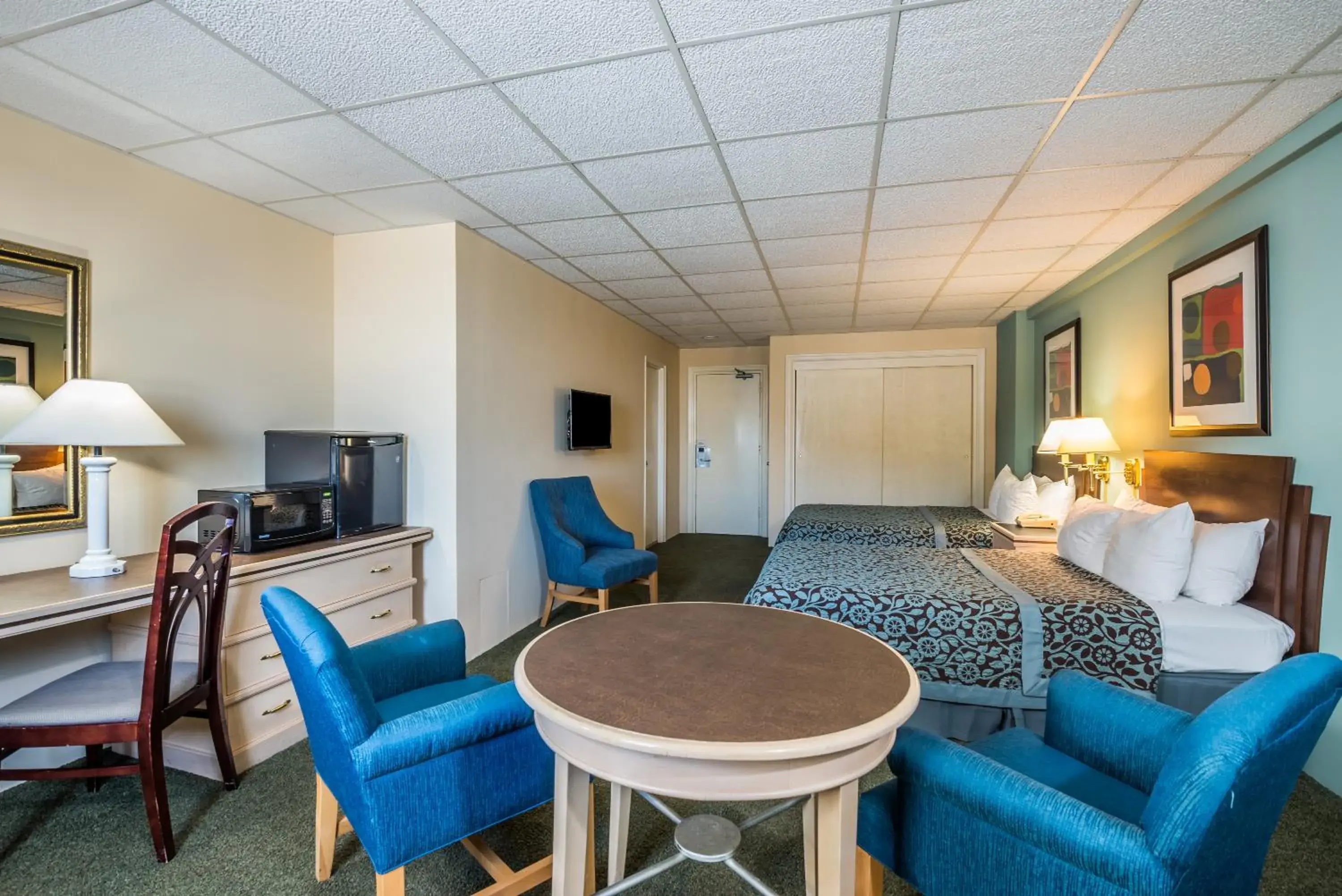 Double Room with Balcony and Side View in Days Inn by Wyndham Atlantic City Oceanfront-Boardwalk