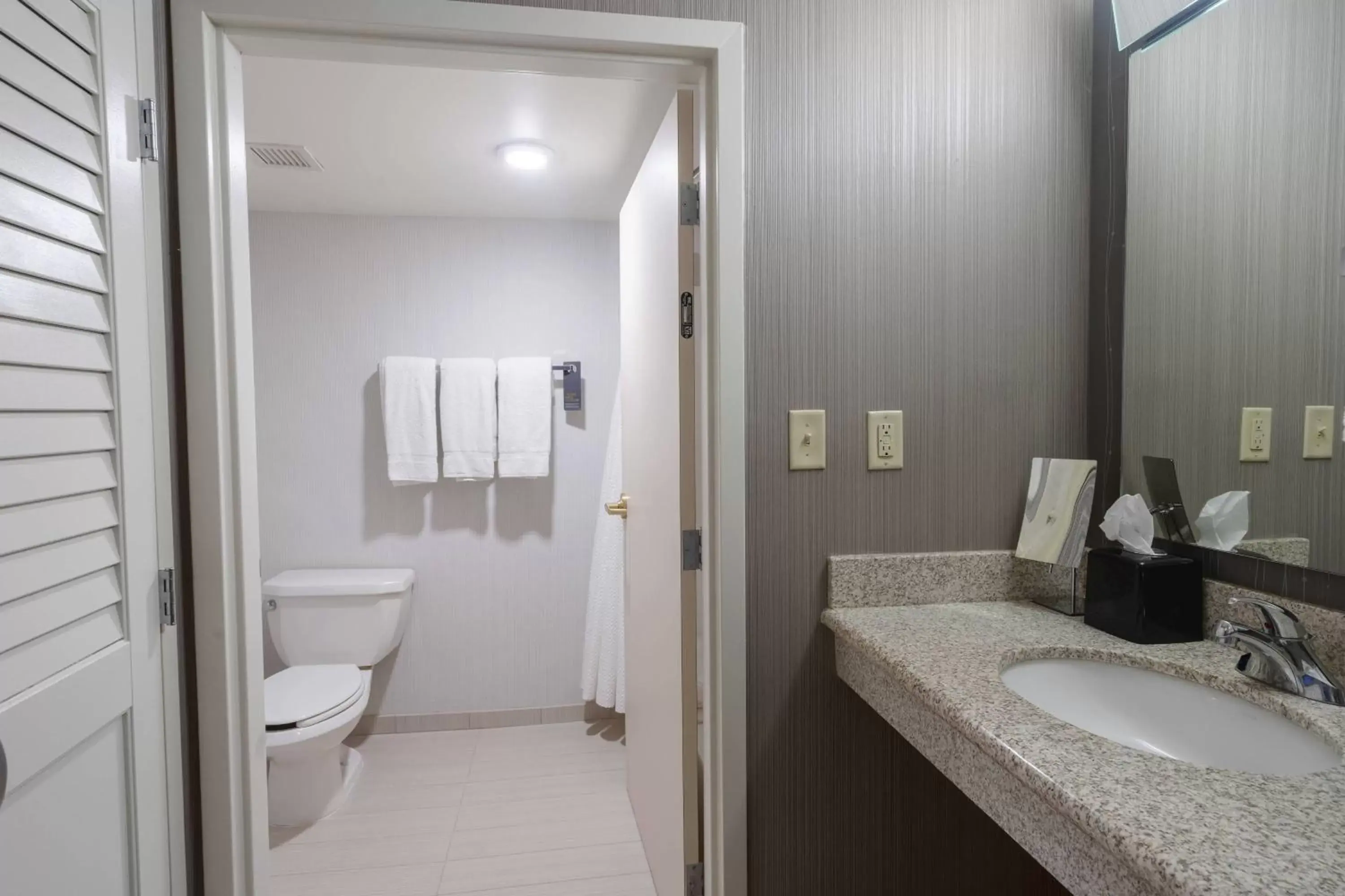 Bathroom in Courtyard by Marriott Cleveland Willoughby