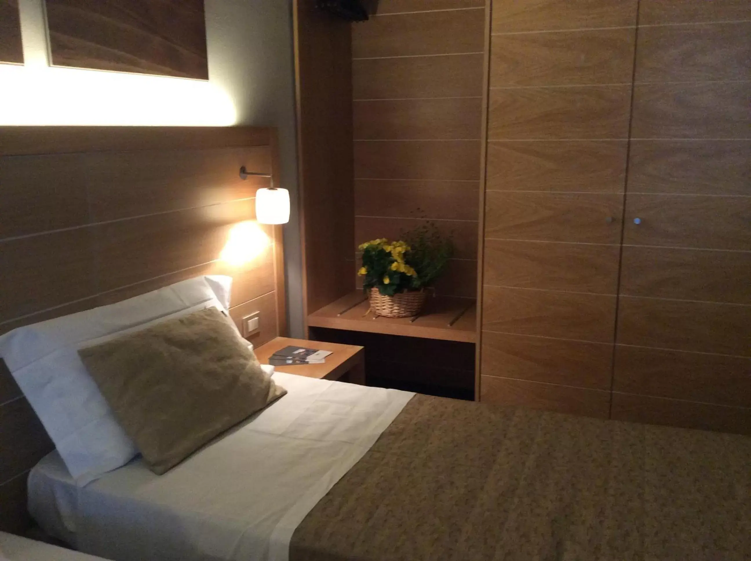 Bedroom, Bed in Meridiana Country Hotel