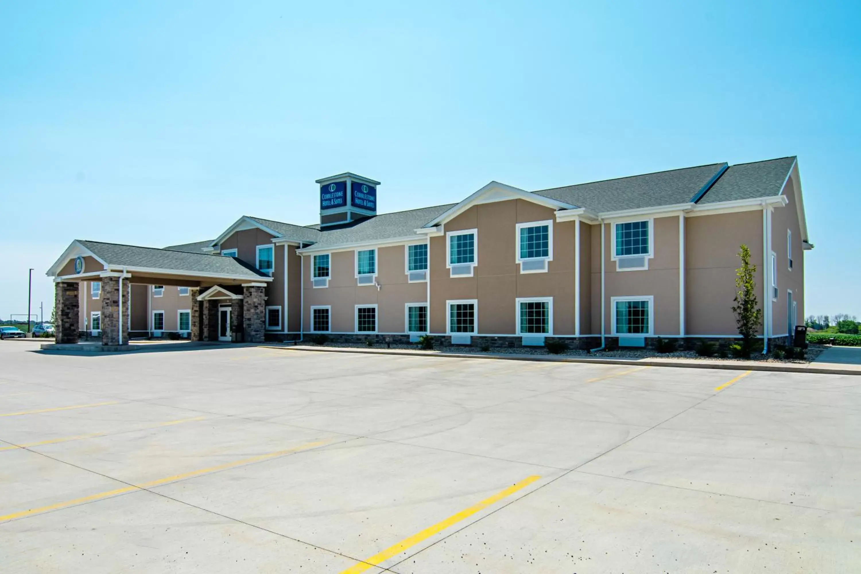 Property Building in Cobblestone Hotel & Suites - Paxton