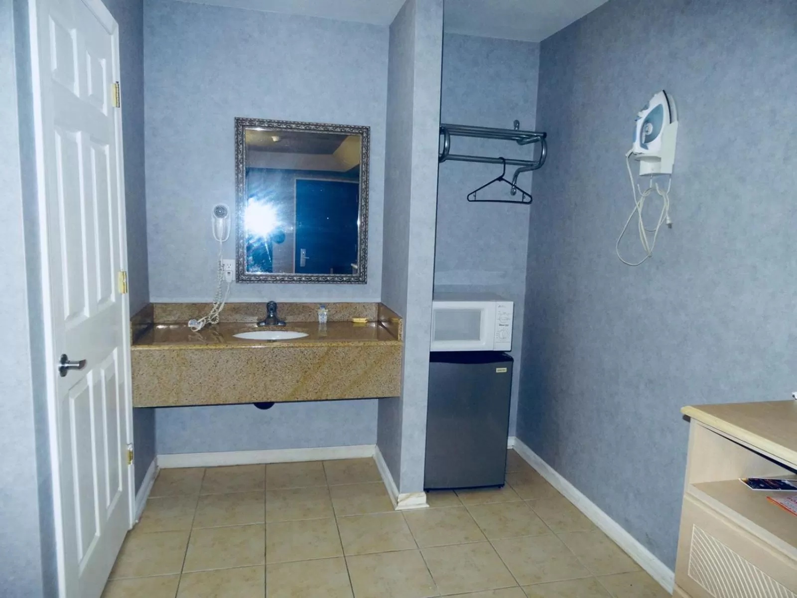 Village Inn & Suites - Smithville