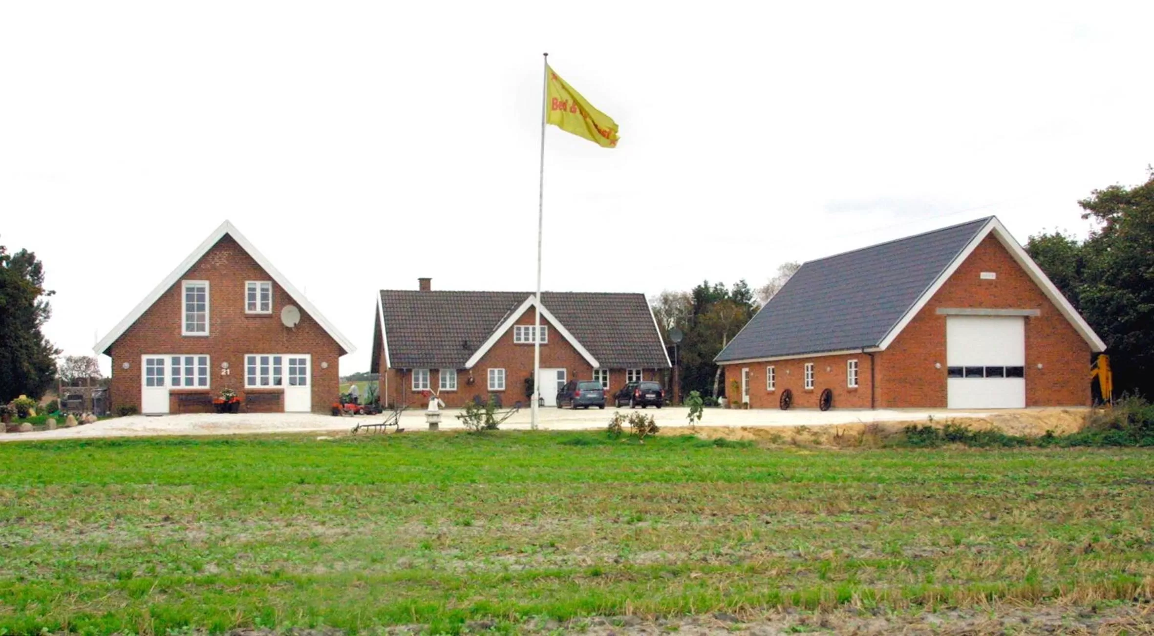 Property building in Give Bed & Breakfast