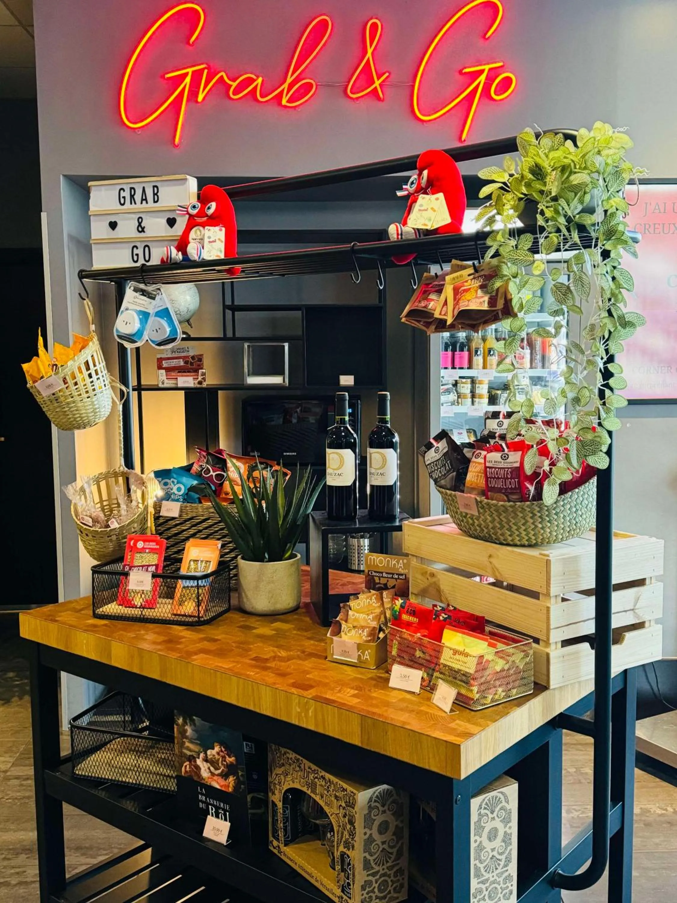 Lobby or reception in Best Western Plus Paris Orly Airport