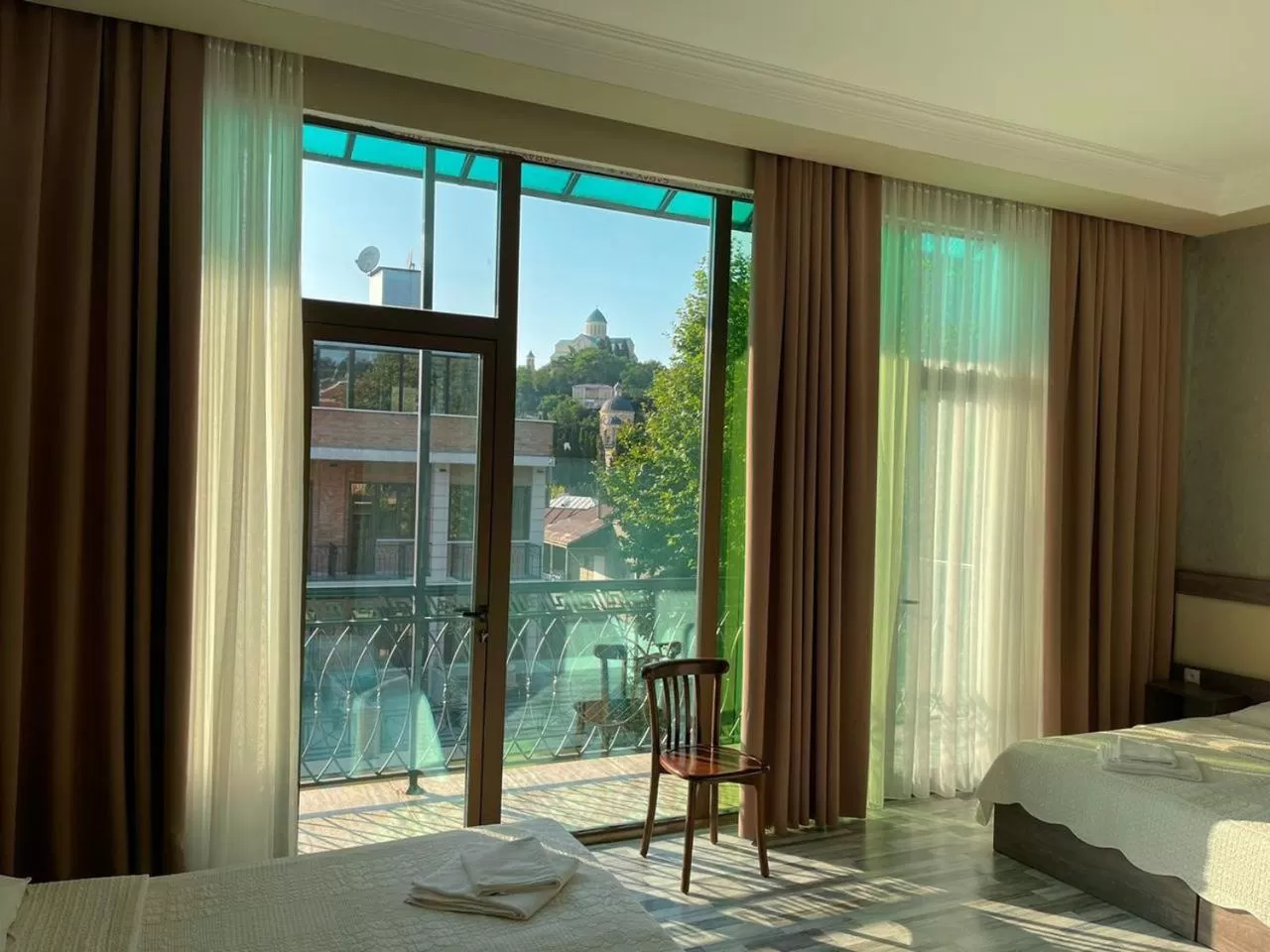 Property building, Bed in Discovery Hotel