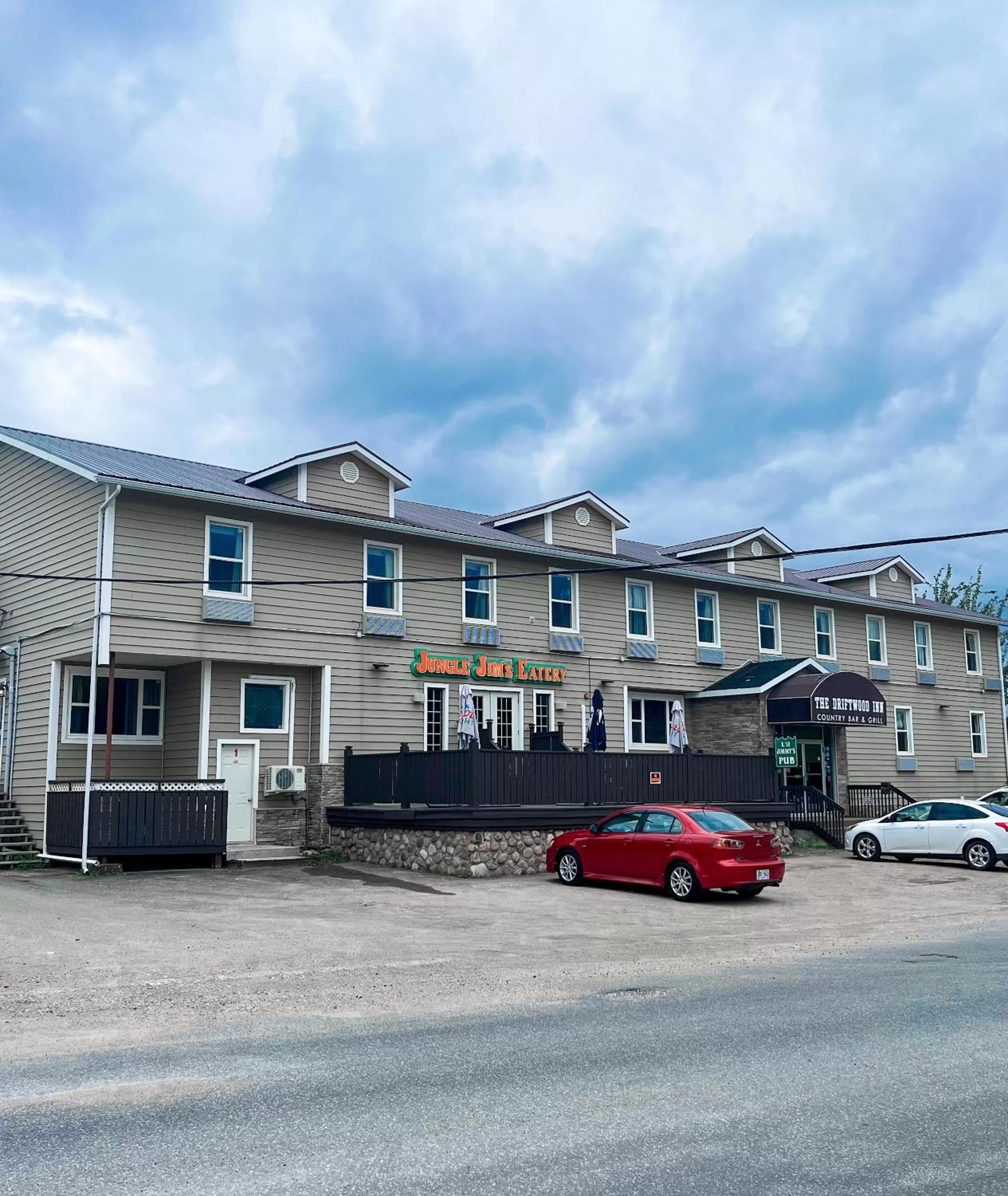 Property building in Driftwood Inn