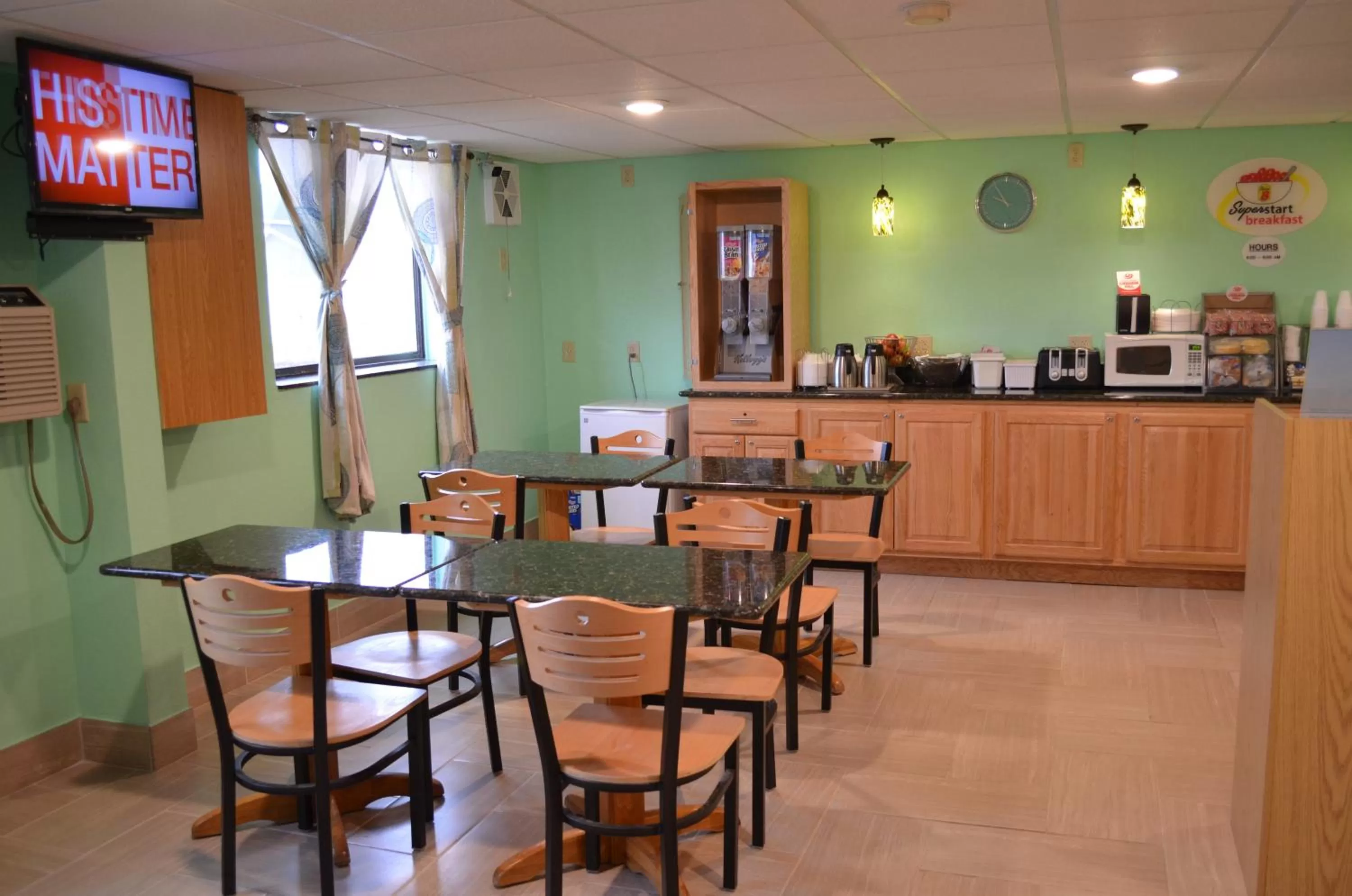 Breakfast in Super 8 by Wyndham Devils Lake