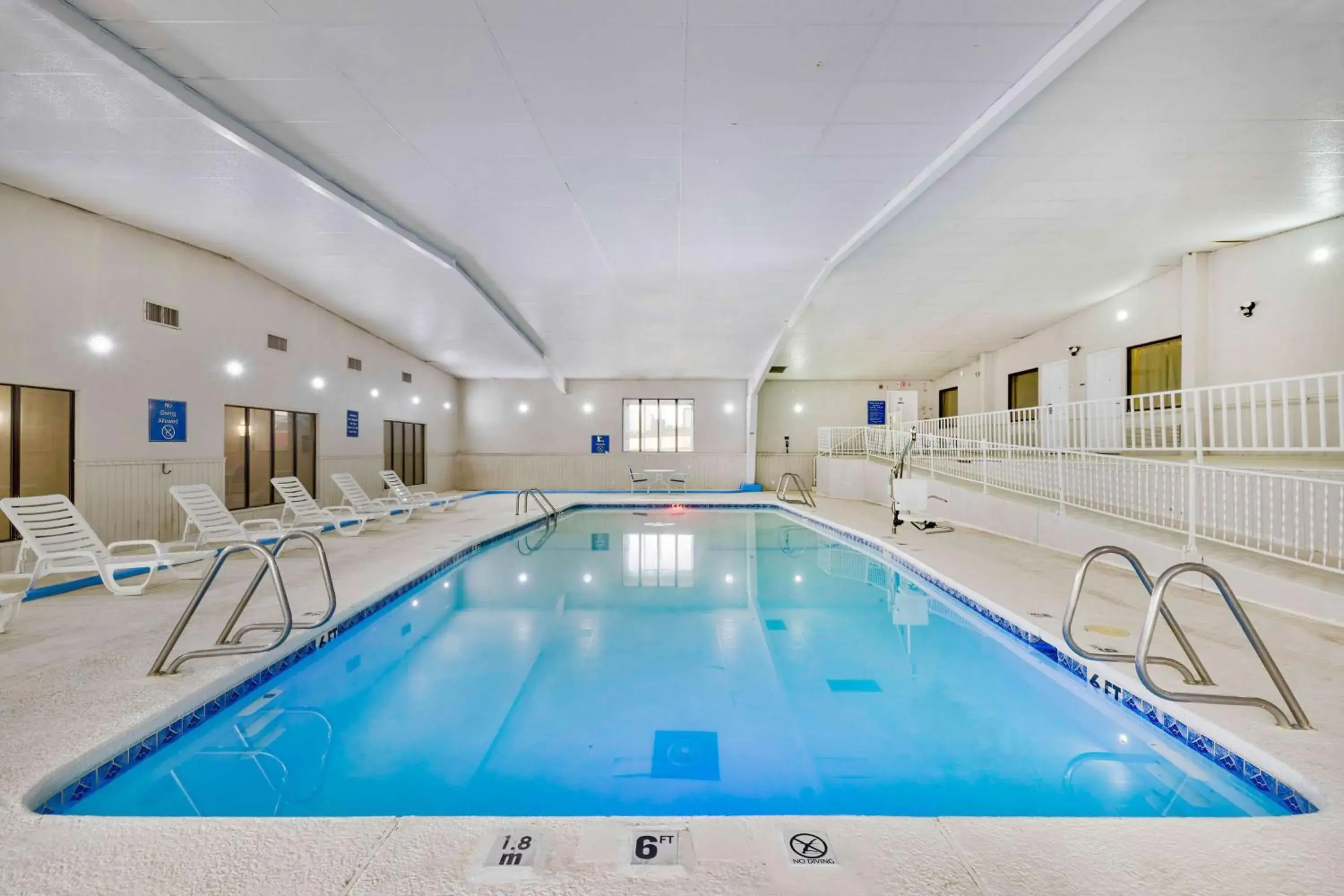 Pool view, Swimming Pool in Motel 6 - Bartlesville, OK