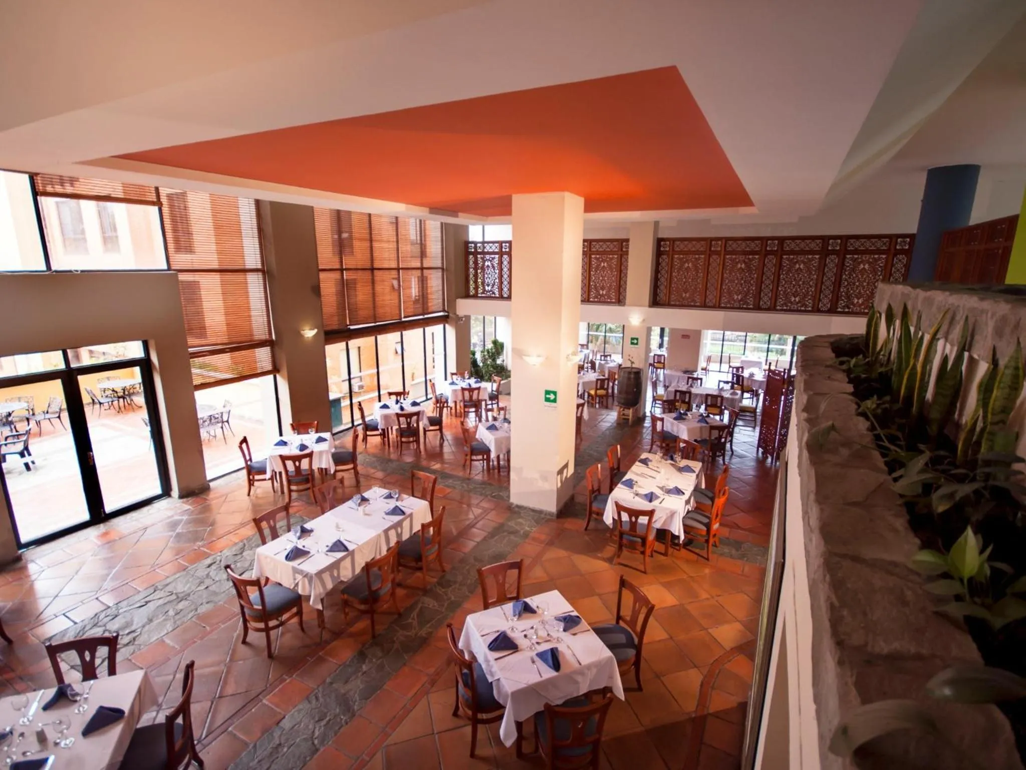 Restaurant/places to eat in Armenia Hotel