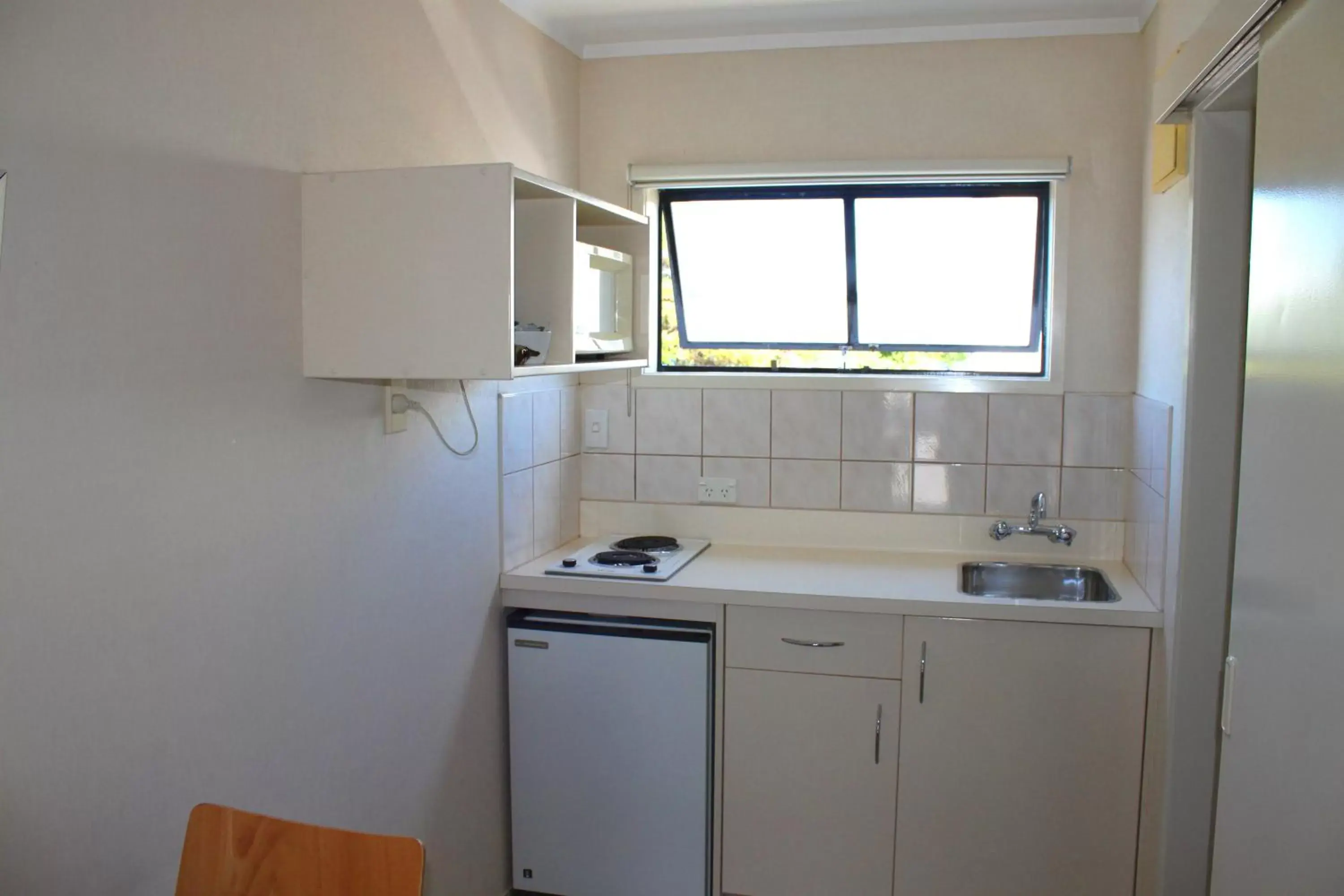 Kitchen or kitchenette, Kitchen/Kitchenette in Manukau Motor Lodge