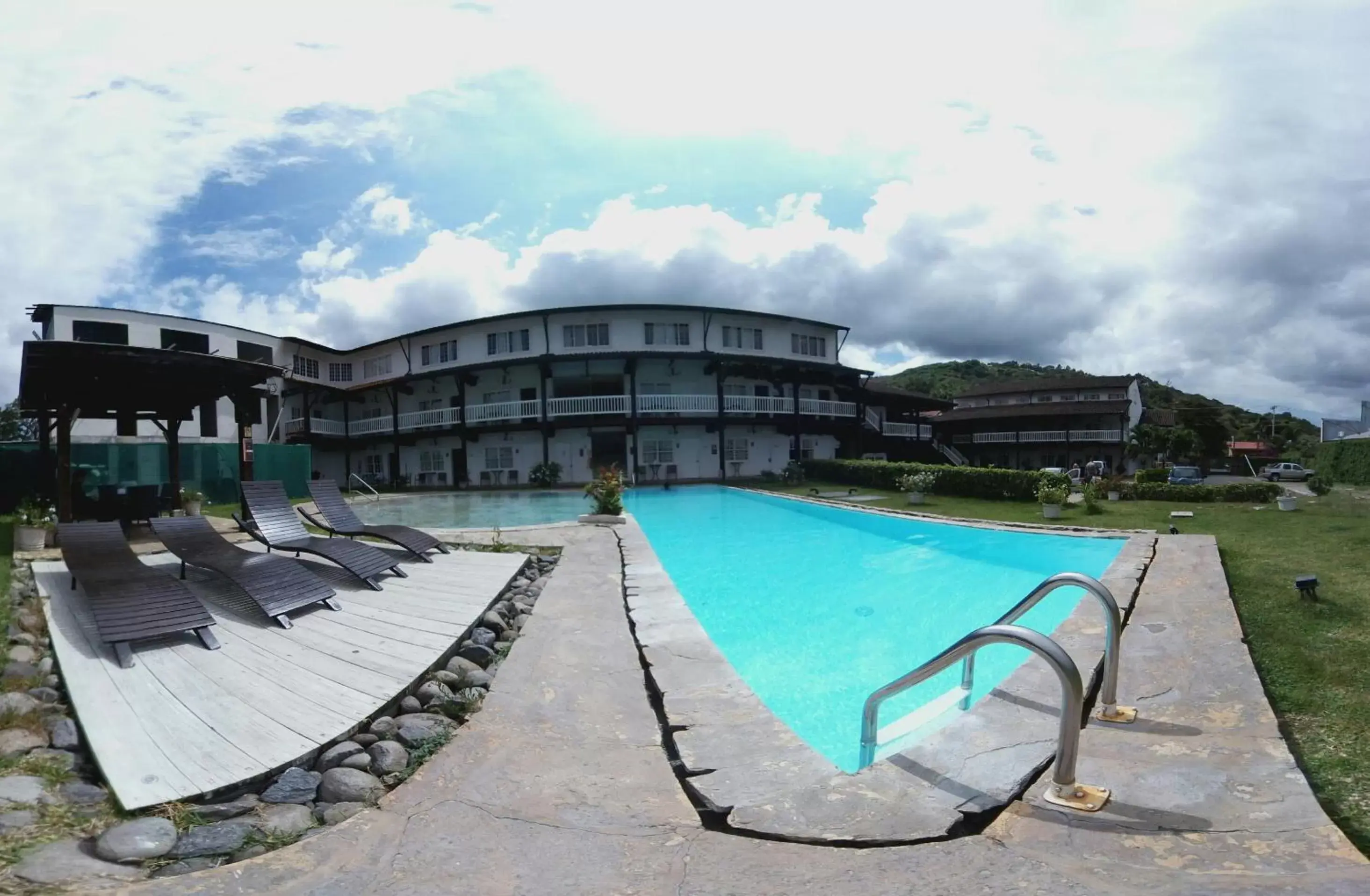 Swimming Pool in Hotel Luisiana