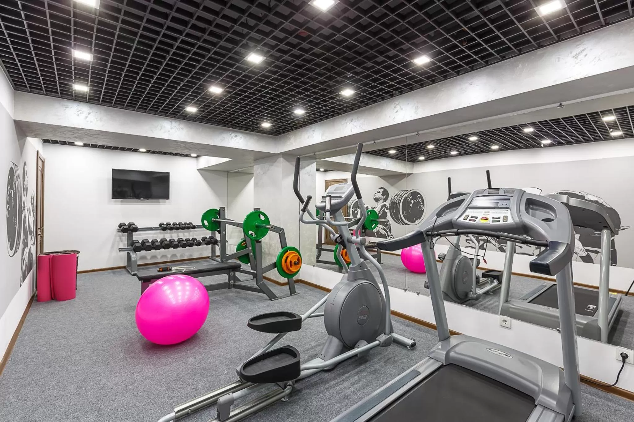 Fitness centre/facilities in Renion Hills Hotel