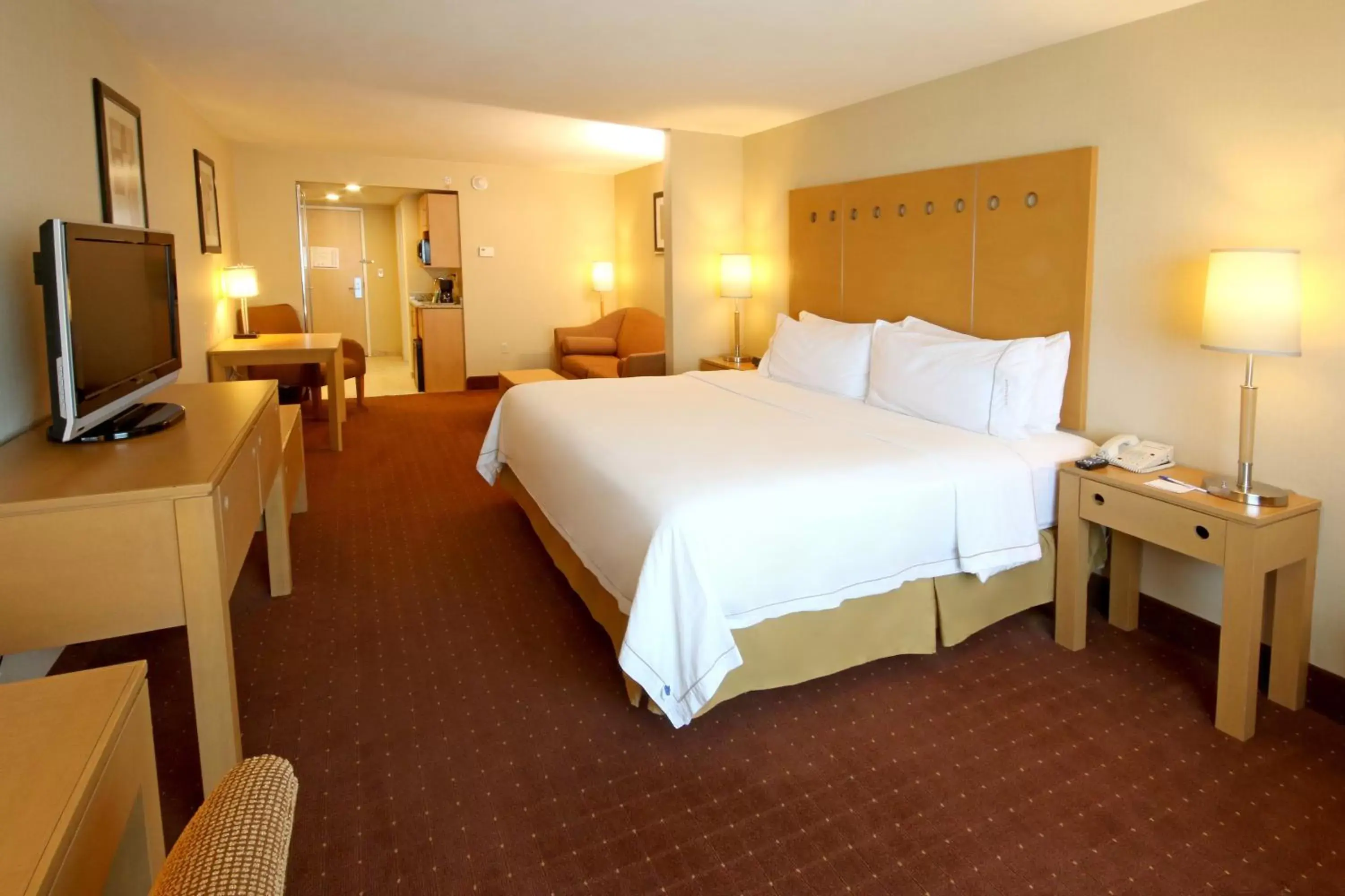 Bedroom, Bed in Holiday Inn Express Hotel & Suites CD. Juarez - Las Misiones, an IHG Hotel