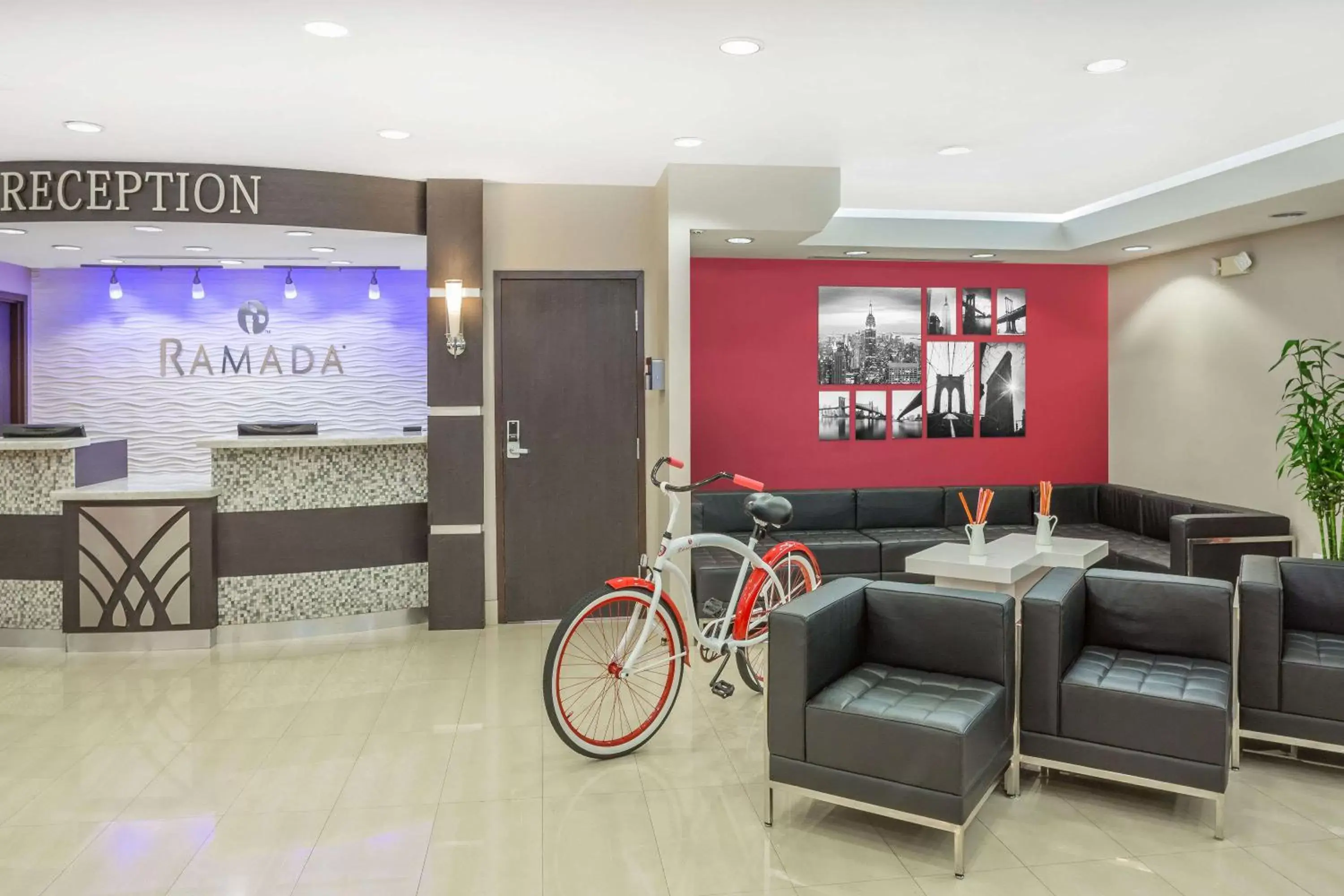 Lobby or reception in Ramada by Wyndham Miami Springs/Miami International Airport