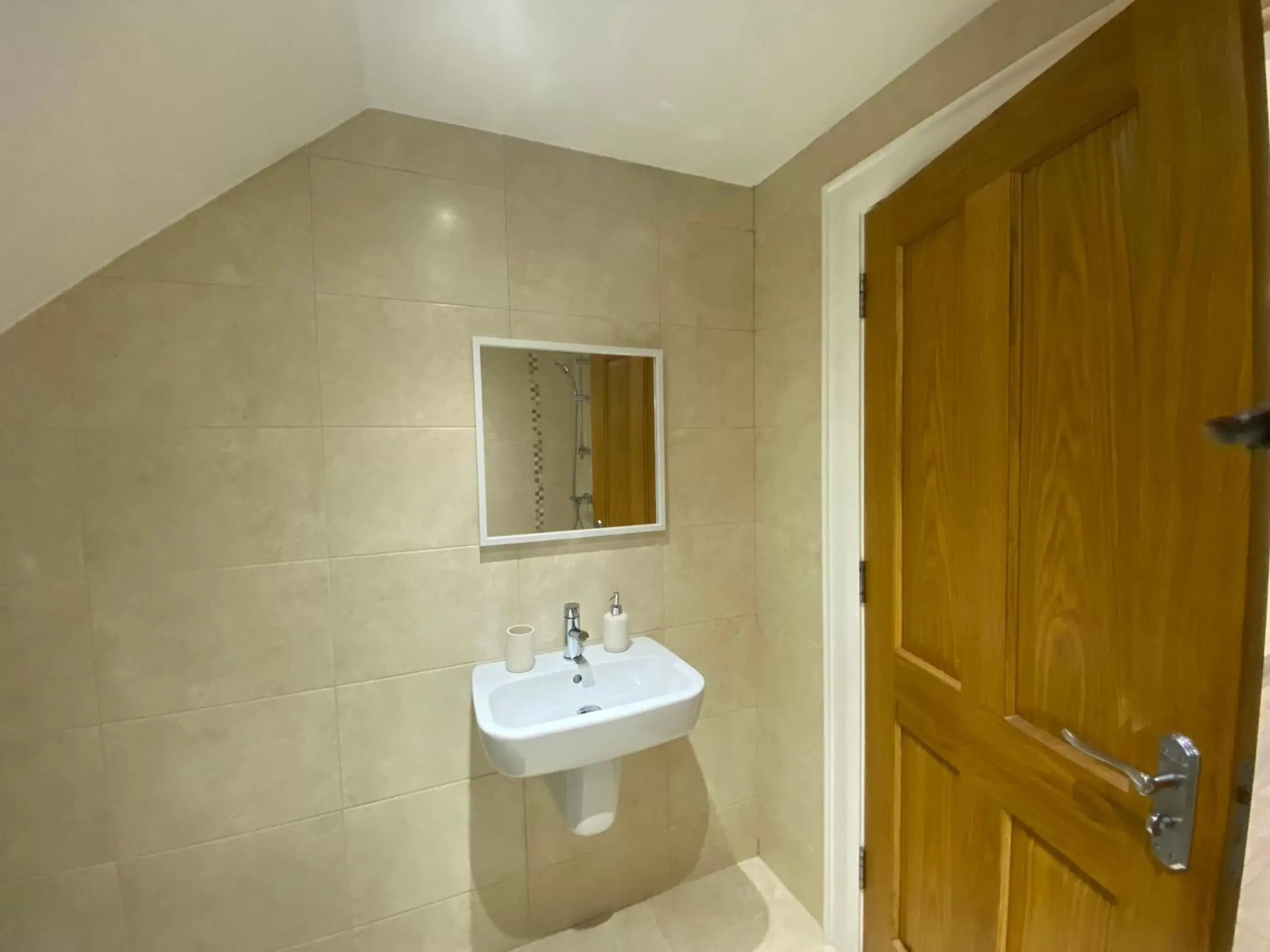 Bathroom in Rostrevor Valley Holiday Park Rooms with Hot tub and car service