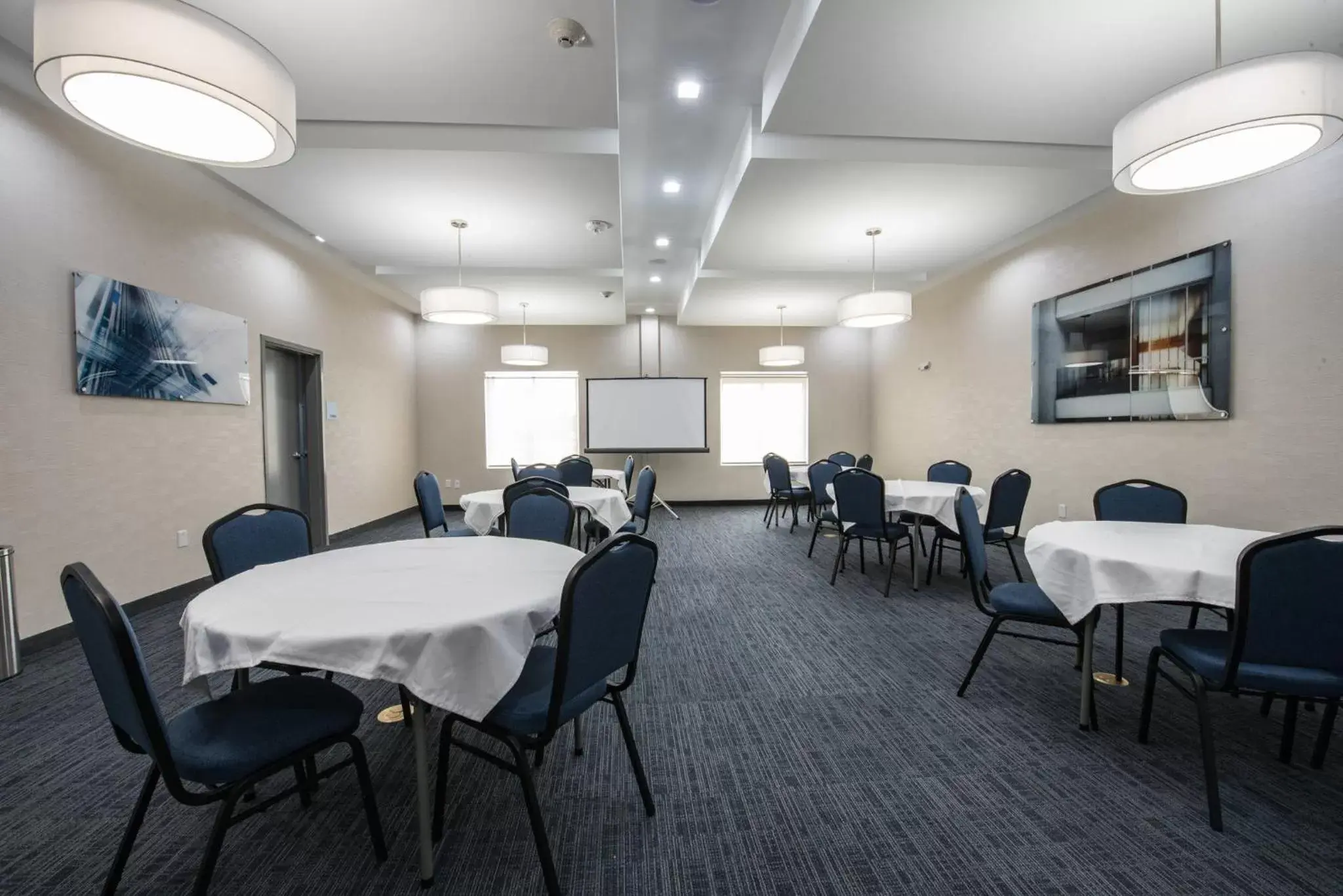 Meeting/conference room in Holiday Inn Express & Suites Houston - Hobby Airport Area, an IHG Hotel