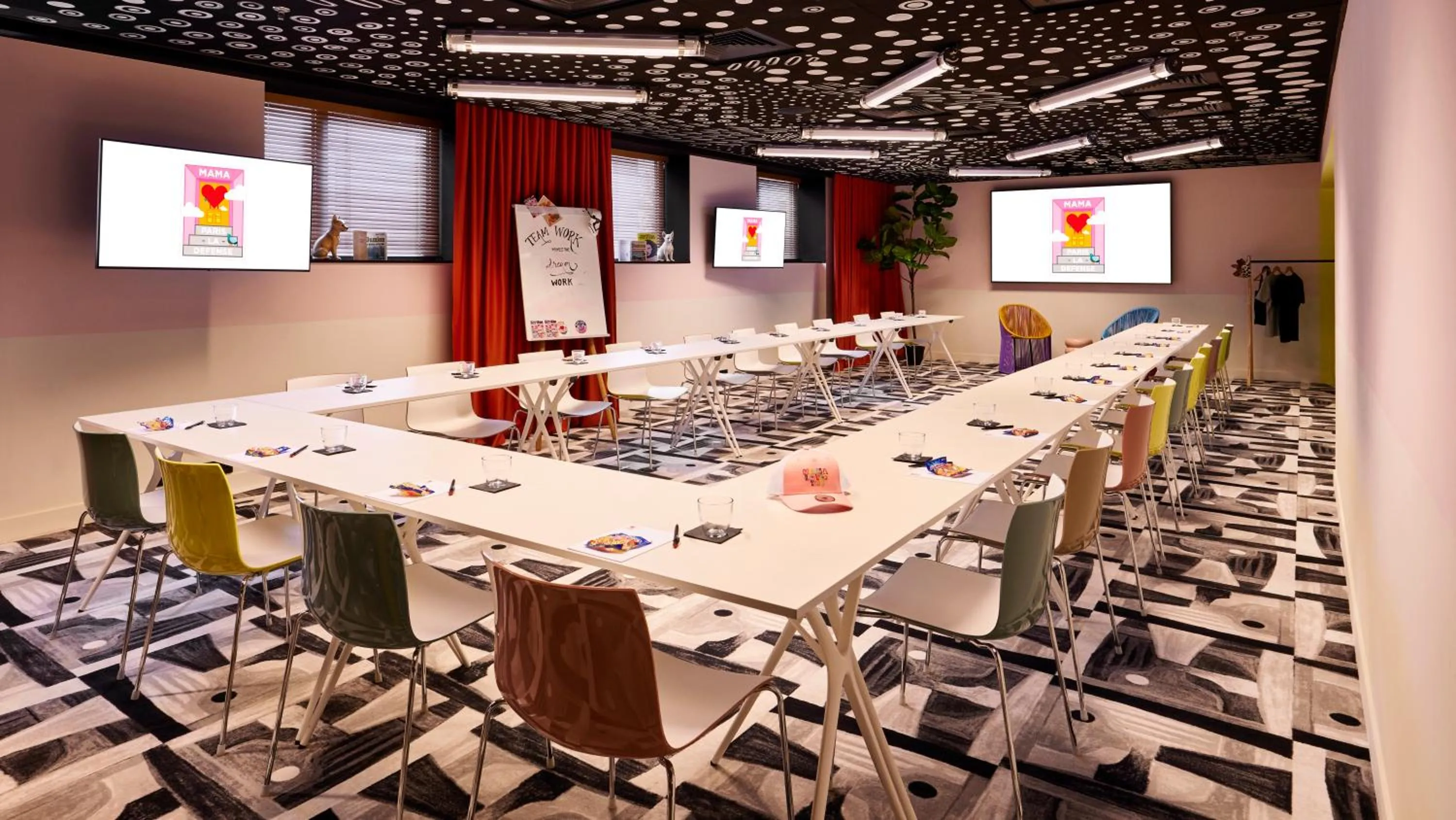 Meeting/conference room in Mama Shelter Paris La Défense