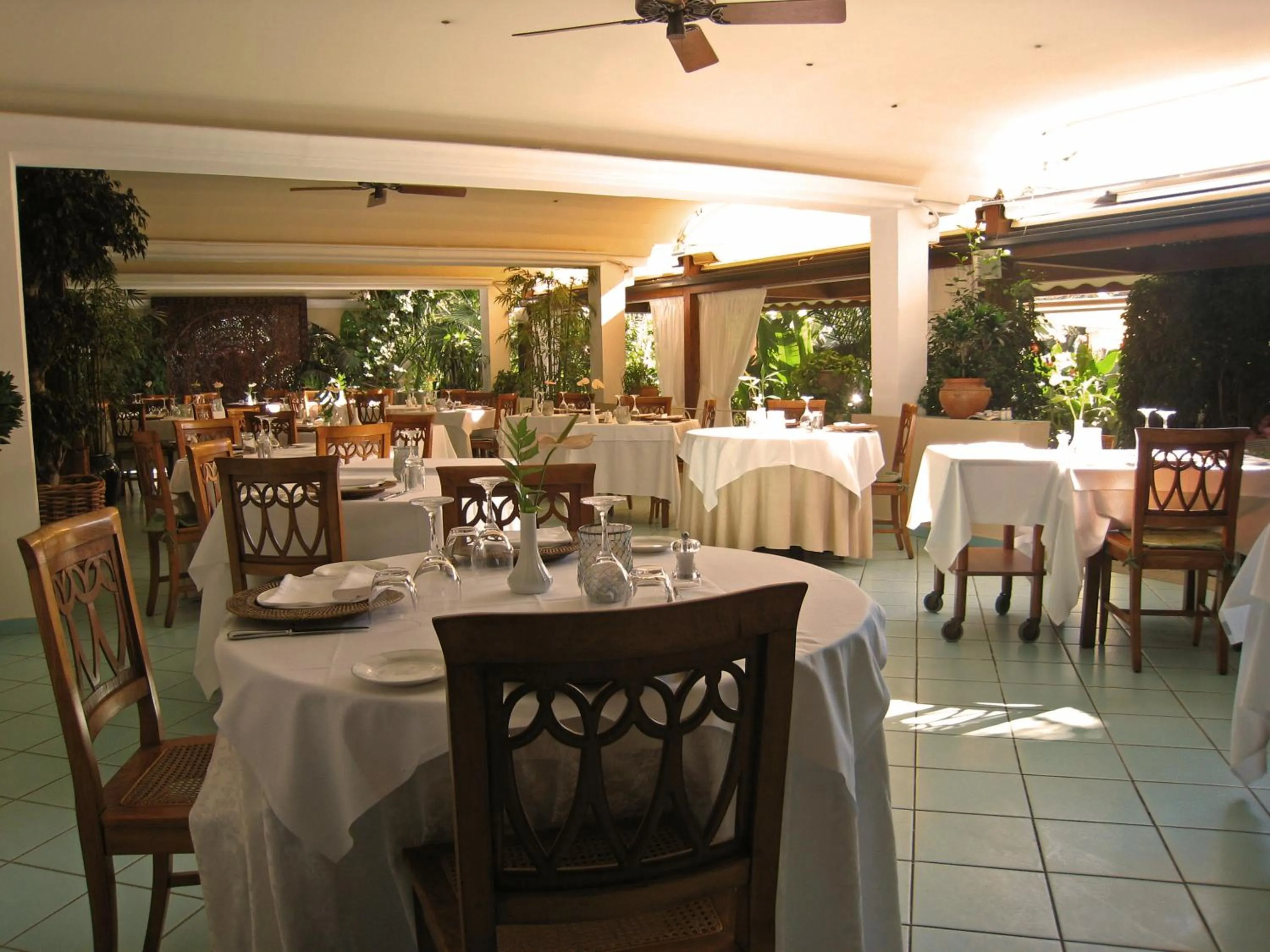 Restaurant/places to eat in Hotel Simius Playa