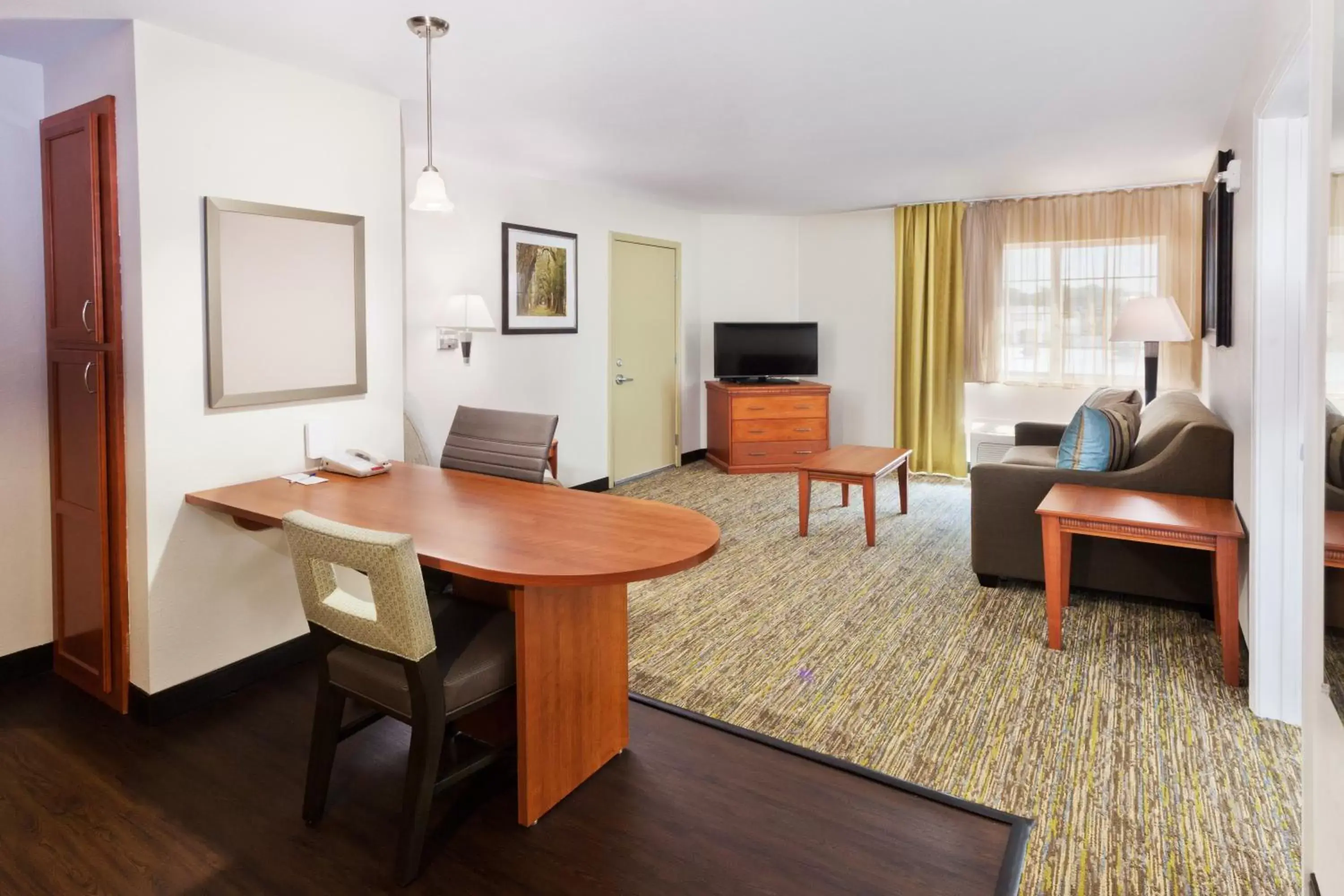 Photo of the whole room, Seating Area in Candlewood Suites Eastchase Park, an IHG Hotel