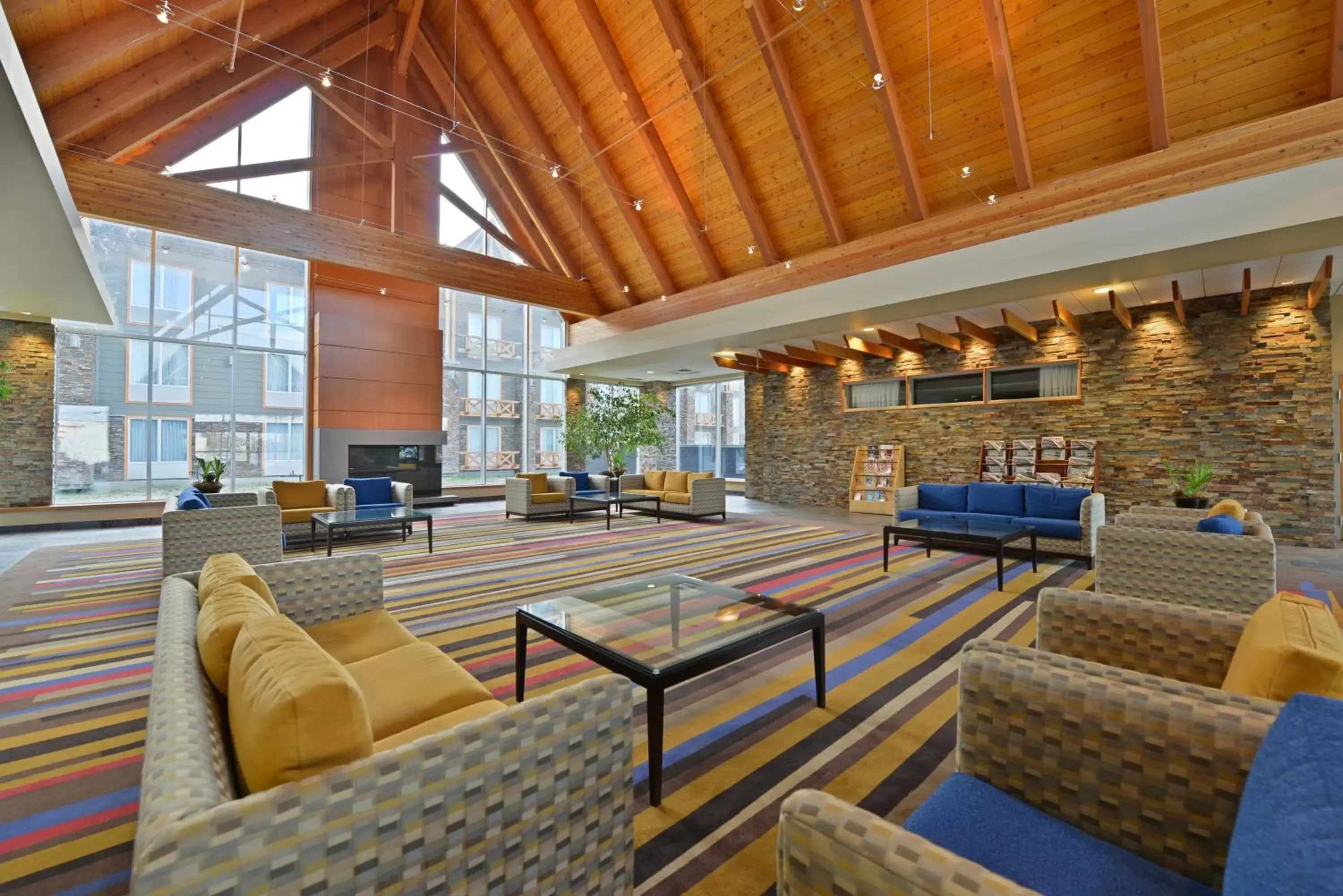 Lobby or reception, Lounge/Bar in Radisson Hotel & Convention Center Edmonton