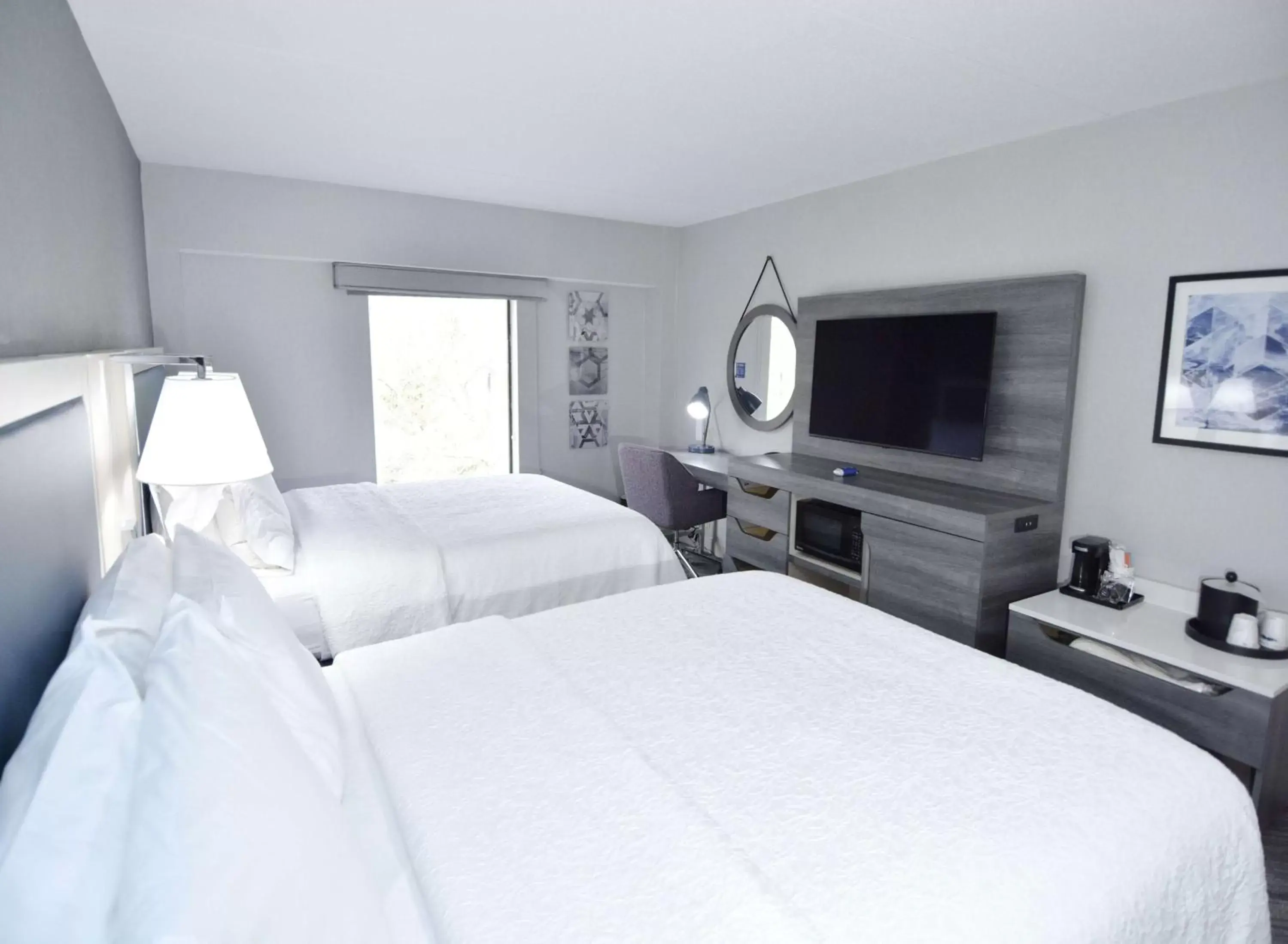 Bedroom, Bed in Hampton Inn Auburn
