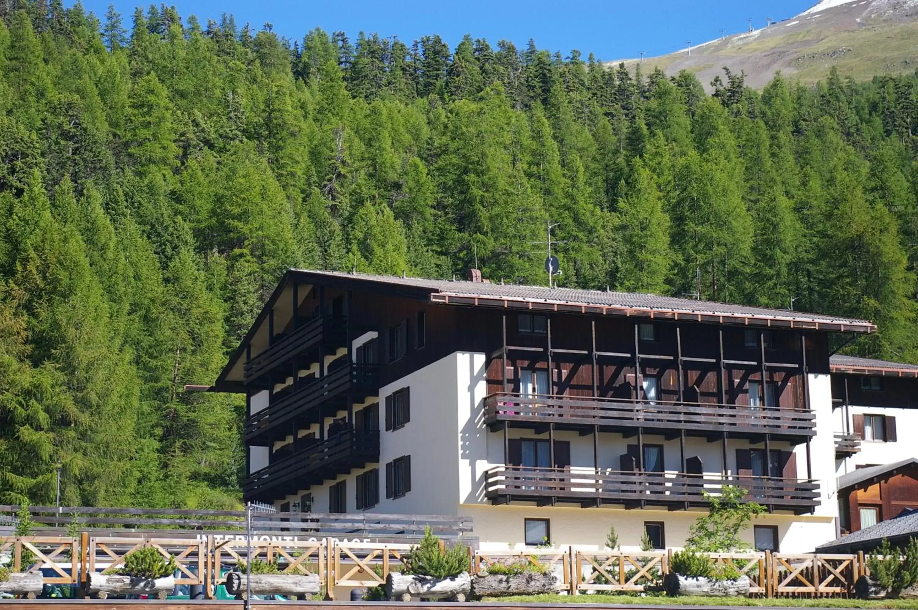 Facade/entrance, Property Building in Hotel Intermonti