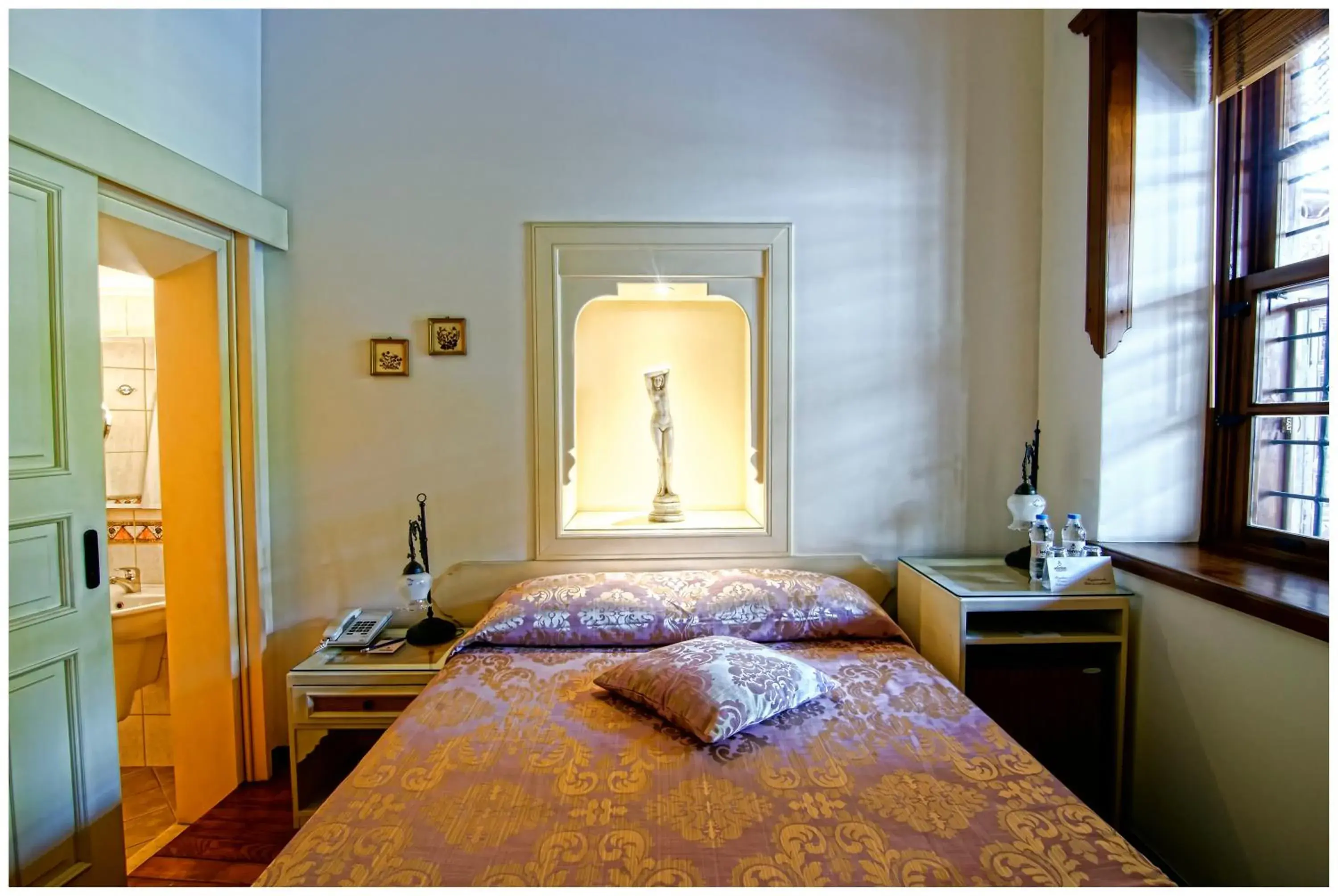 Bedroom, Bed in Minyon Hotel