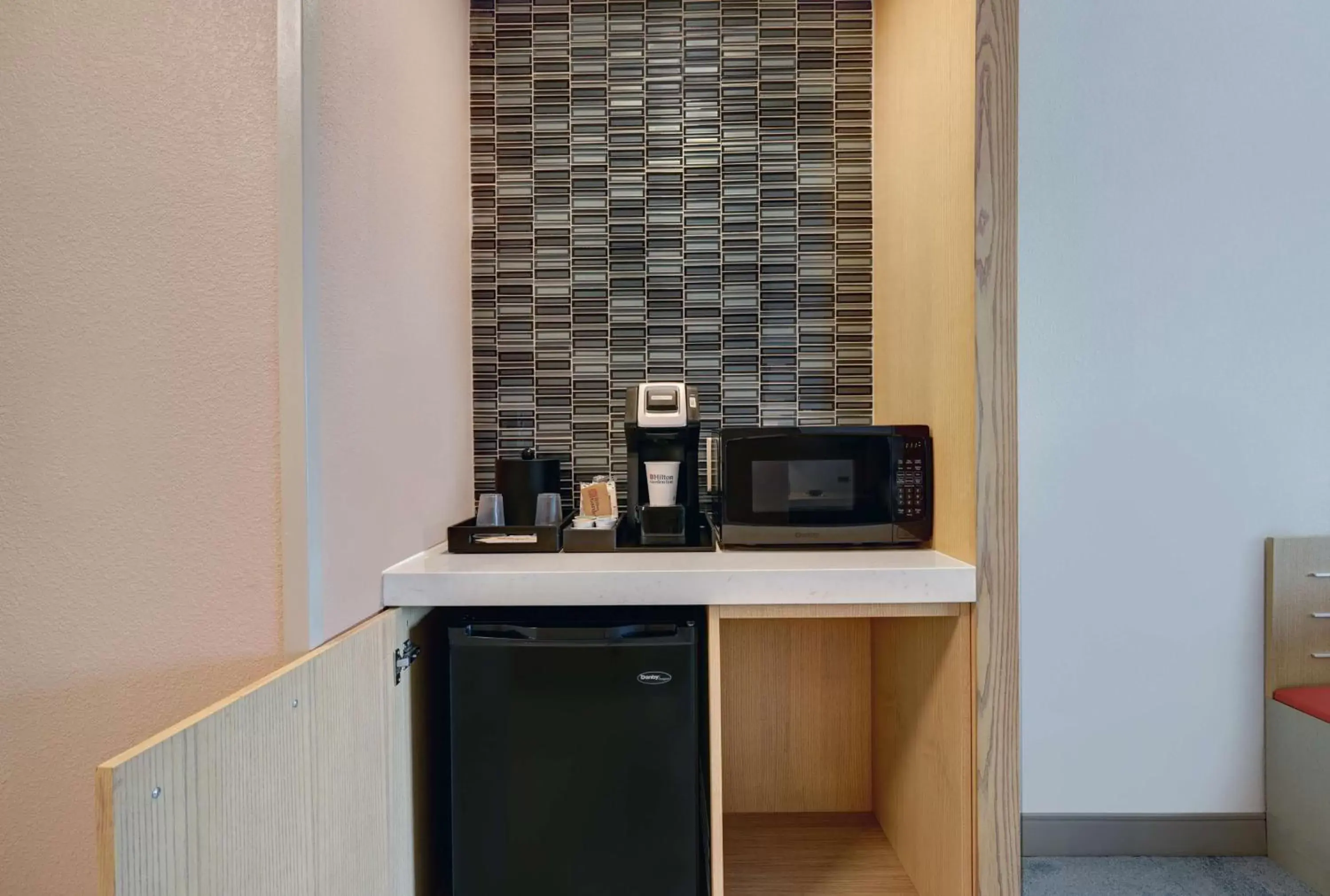 King Room - Mobility/Hearing Accessible with Bath Tub in Hilton Garden Inn Manassas King Room - Mobility/Hearing Accessible with Bath Tub in Hilton Garden Inn Manassas