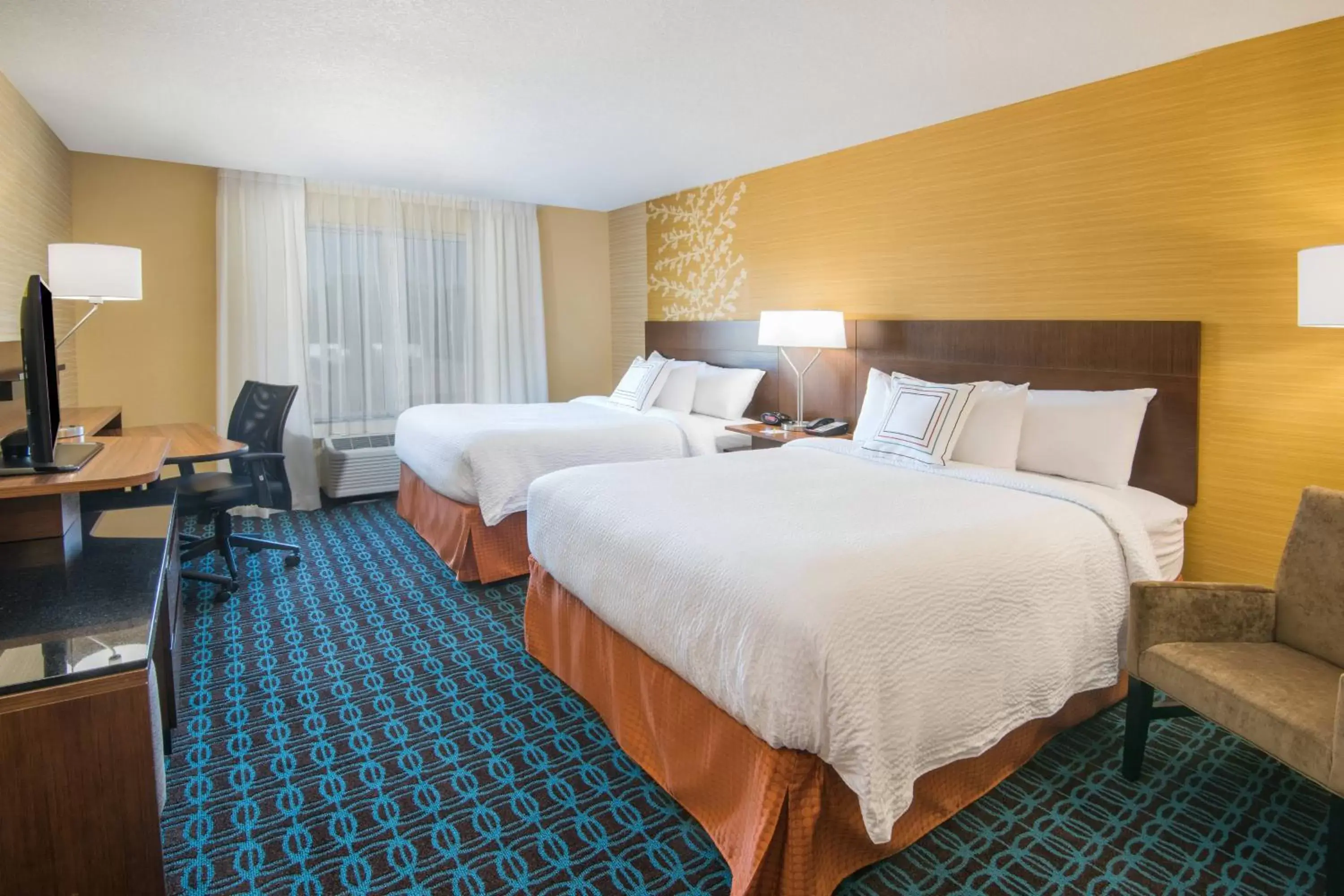 Photo of the whole room, Bed in Fairfield Inn & Suites by Marriott Fort Wayne Southwest