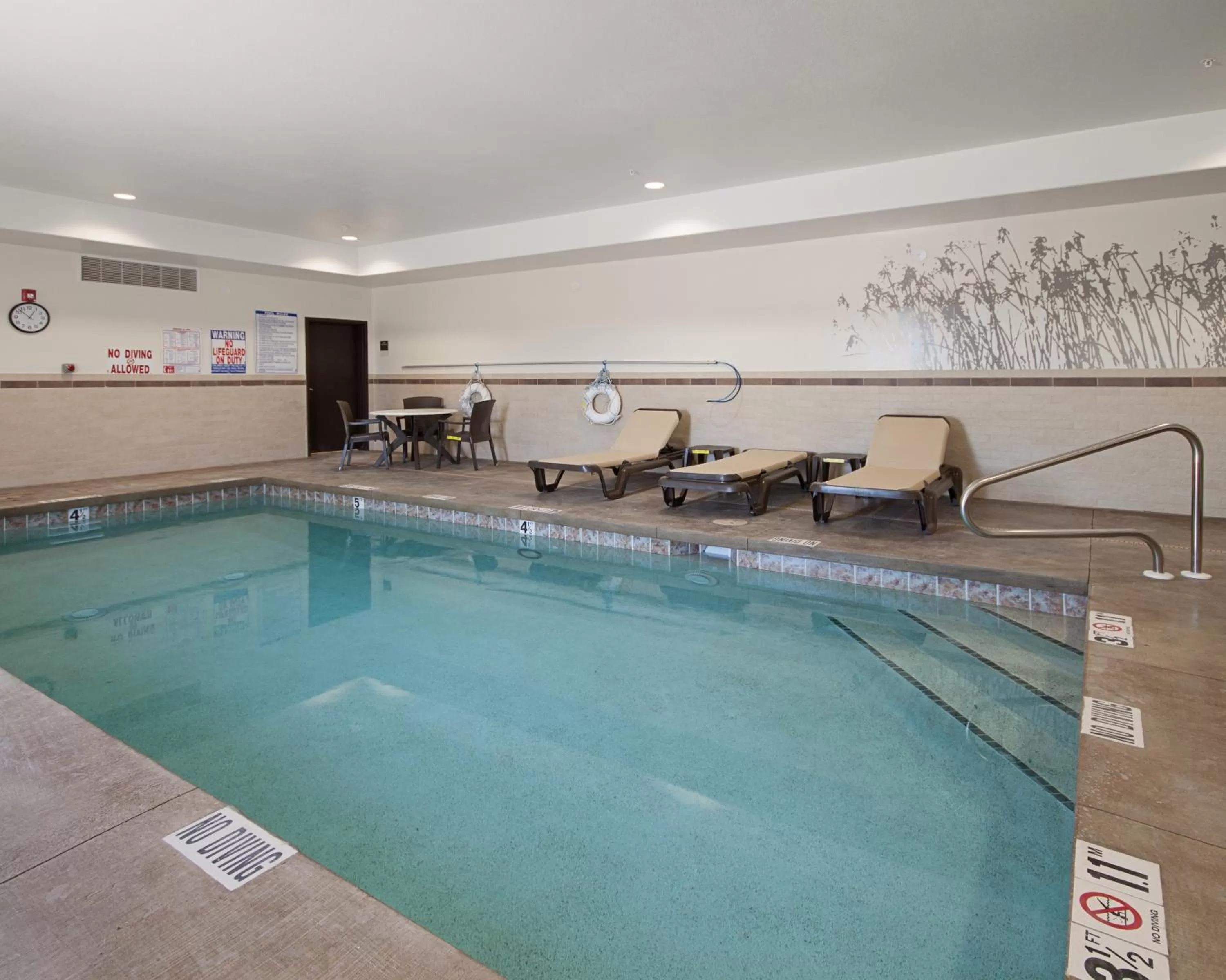 Swimming pool in Sleep Inn & Suites Carlsbad Caverns Area