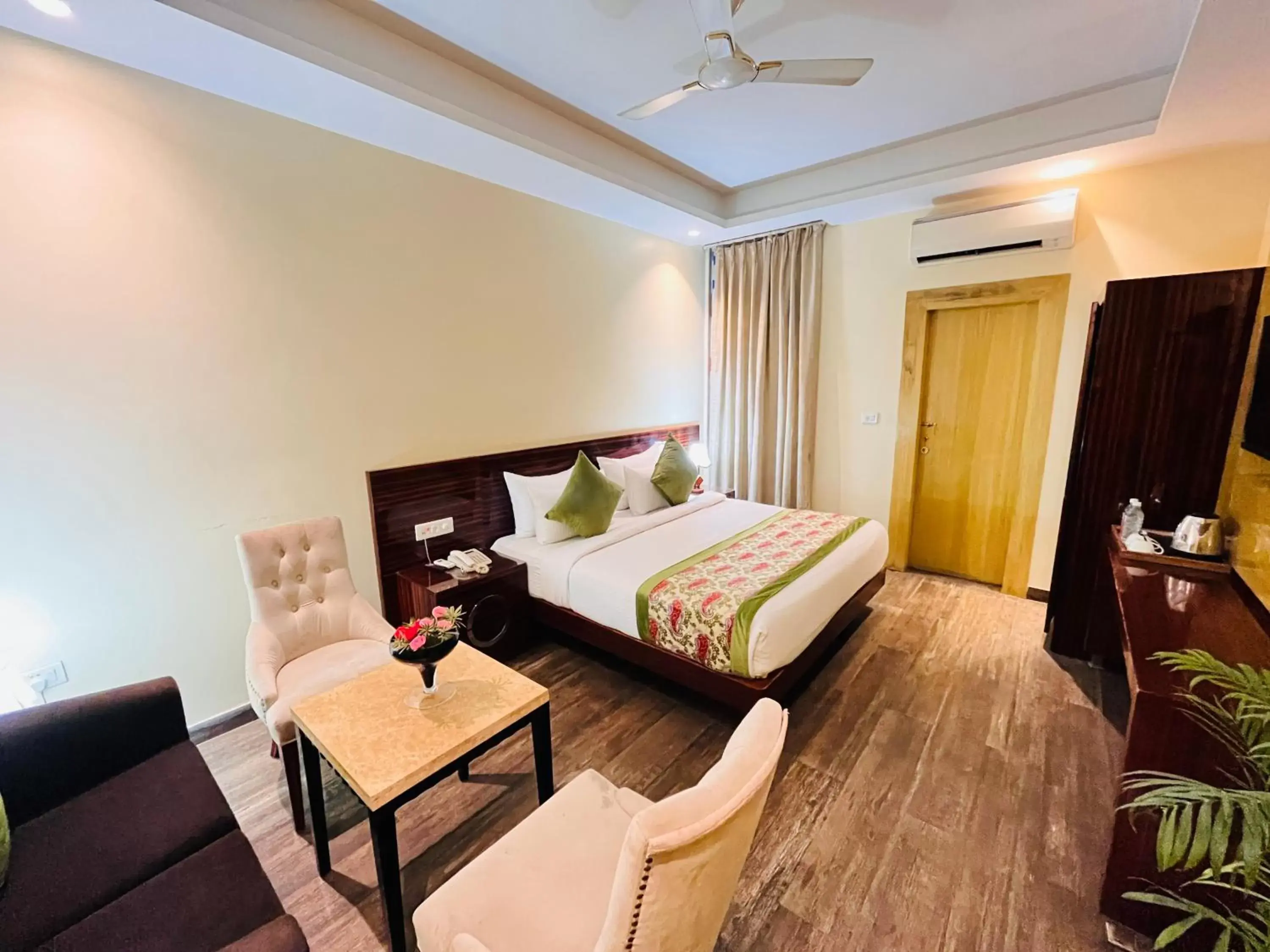 Bed in Hotel Banz - Near Delhi International Airport