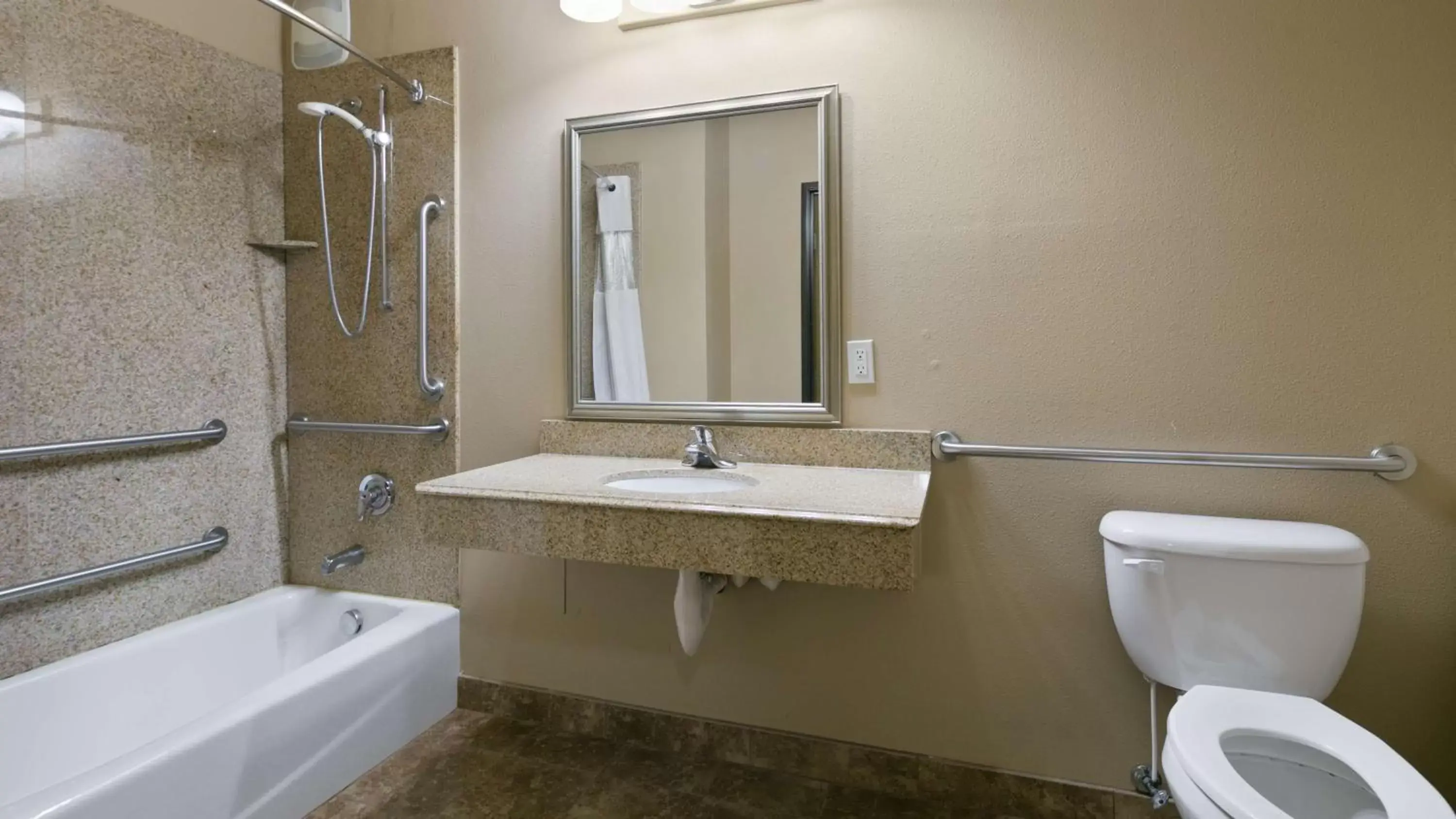 Bathroom in Best Western Plus Port of Camas-Washougal Convention Center