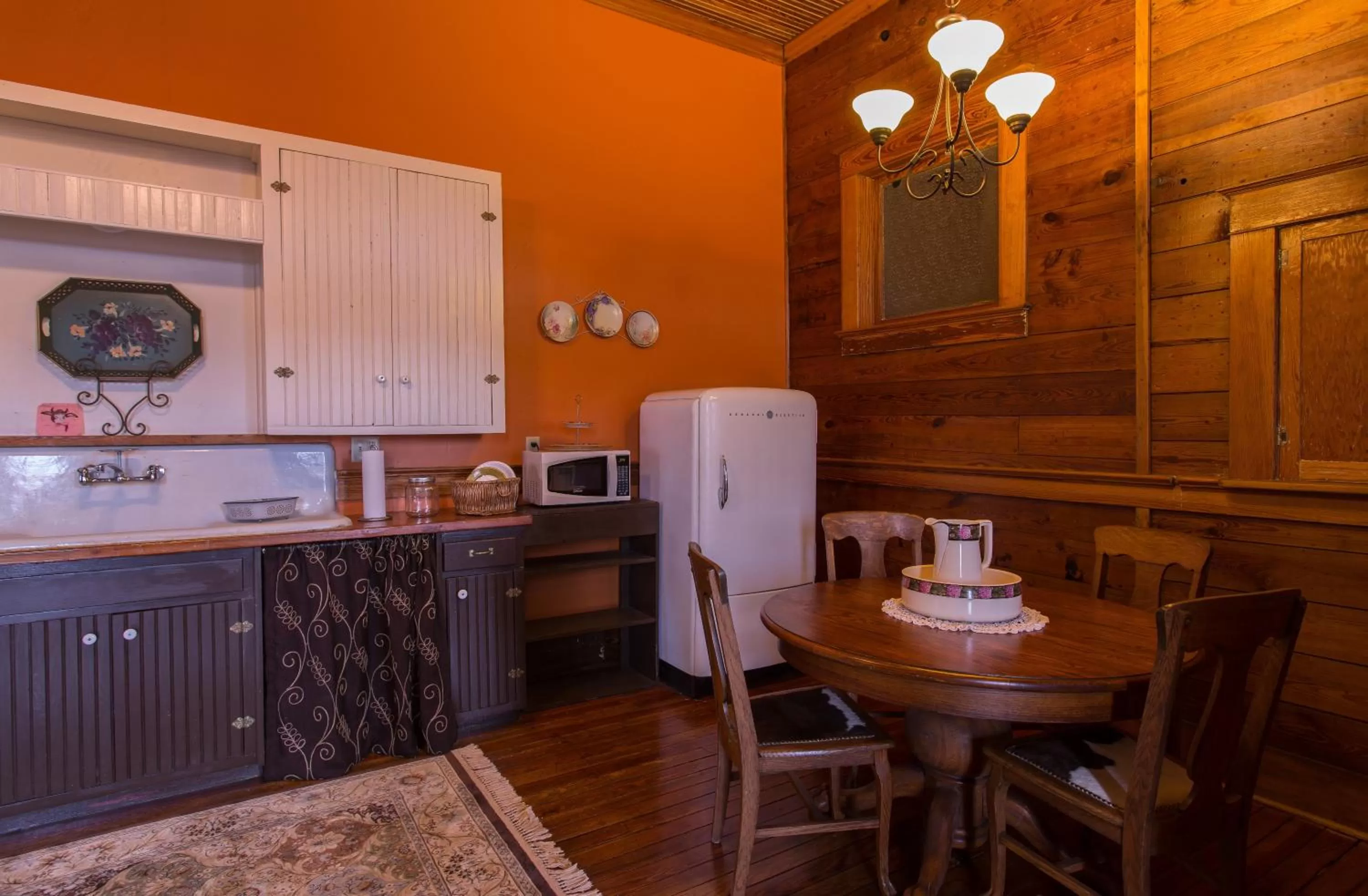 Communal kitchen in Upstairs Inn