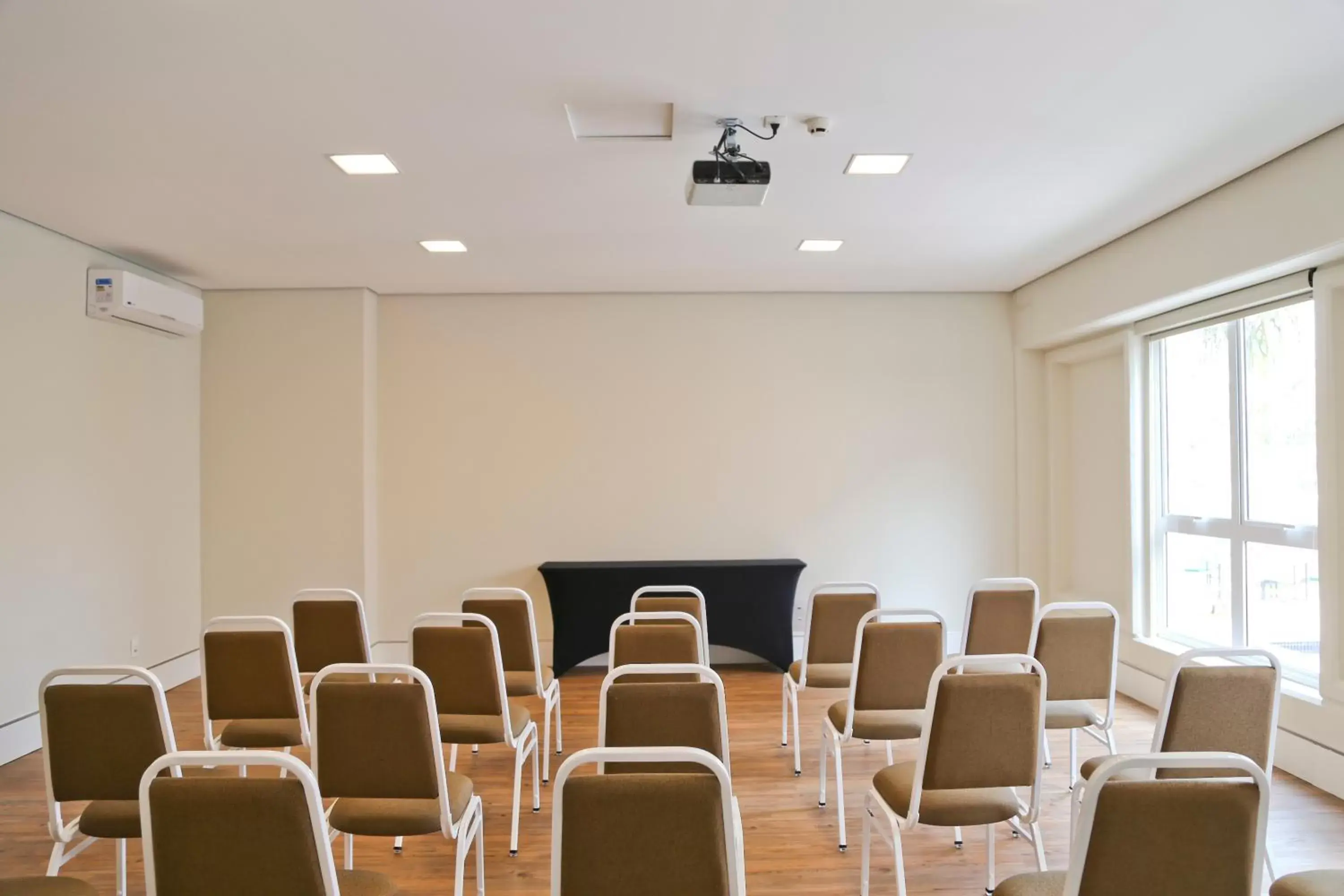 Business facilities, Business Area/Conference Room in Vitória Hotel Express Dom Pedro